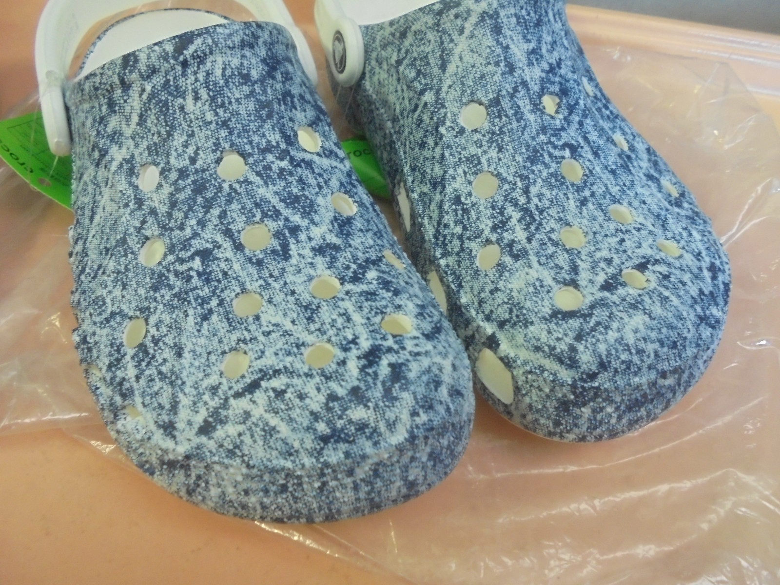New Crocs Baya Denim Clog Men’s 5 Women’s 7 White/Multi