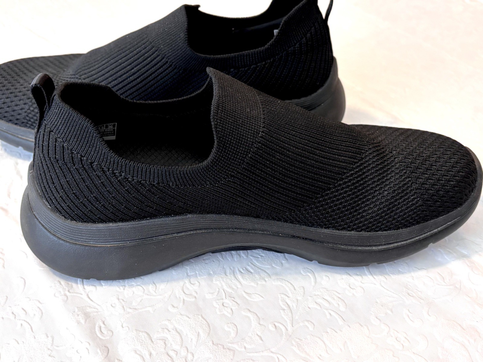 Sketchers GOwalk Air Cooled Slip-On Walking Shoes Womens Sz 7.5 Blk Mesh ArchFit