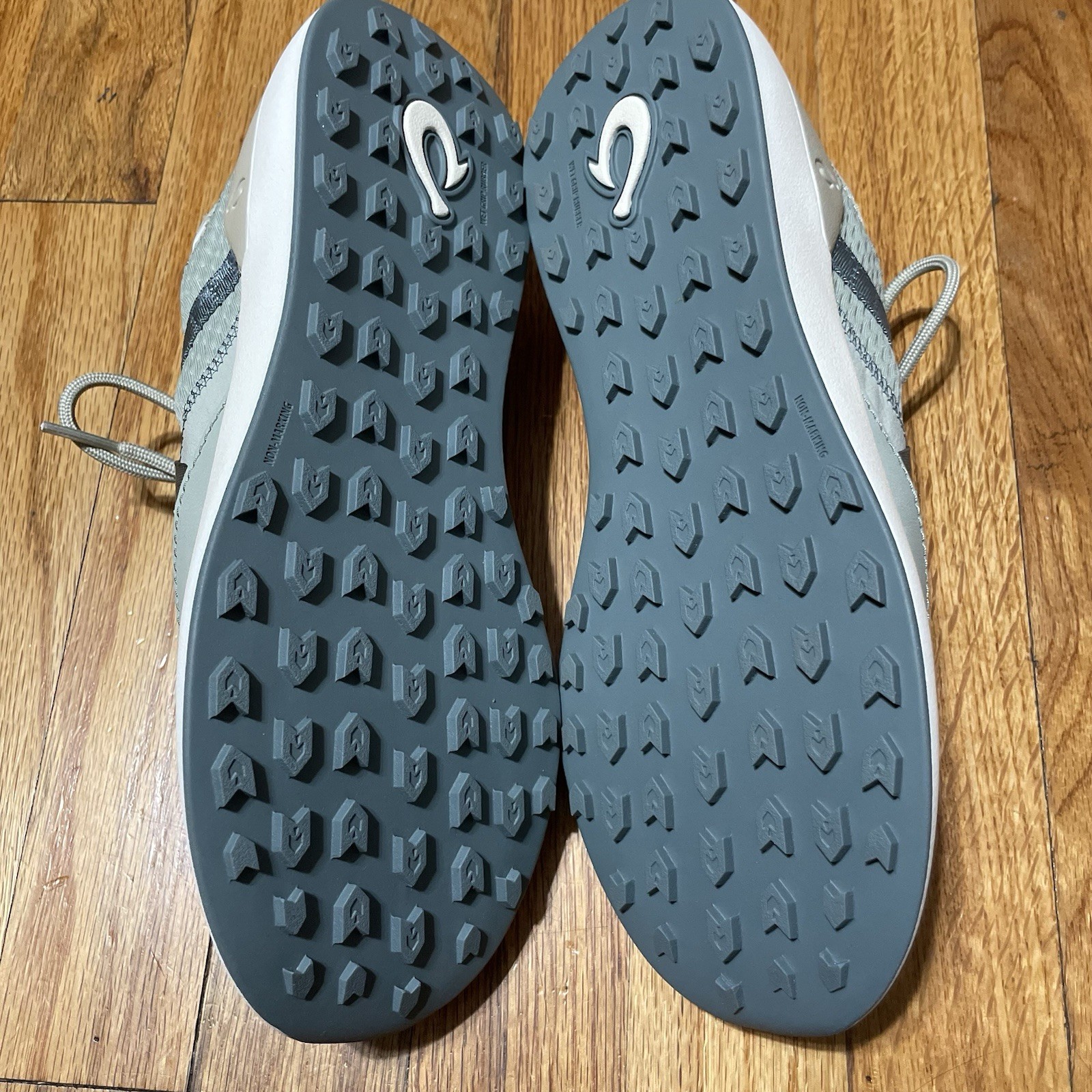 OluKai Kawela Mist Grey Spikeless Golf Shoes Lightweight Comfort Womens Size 8.5