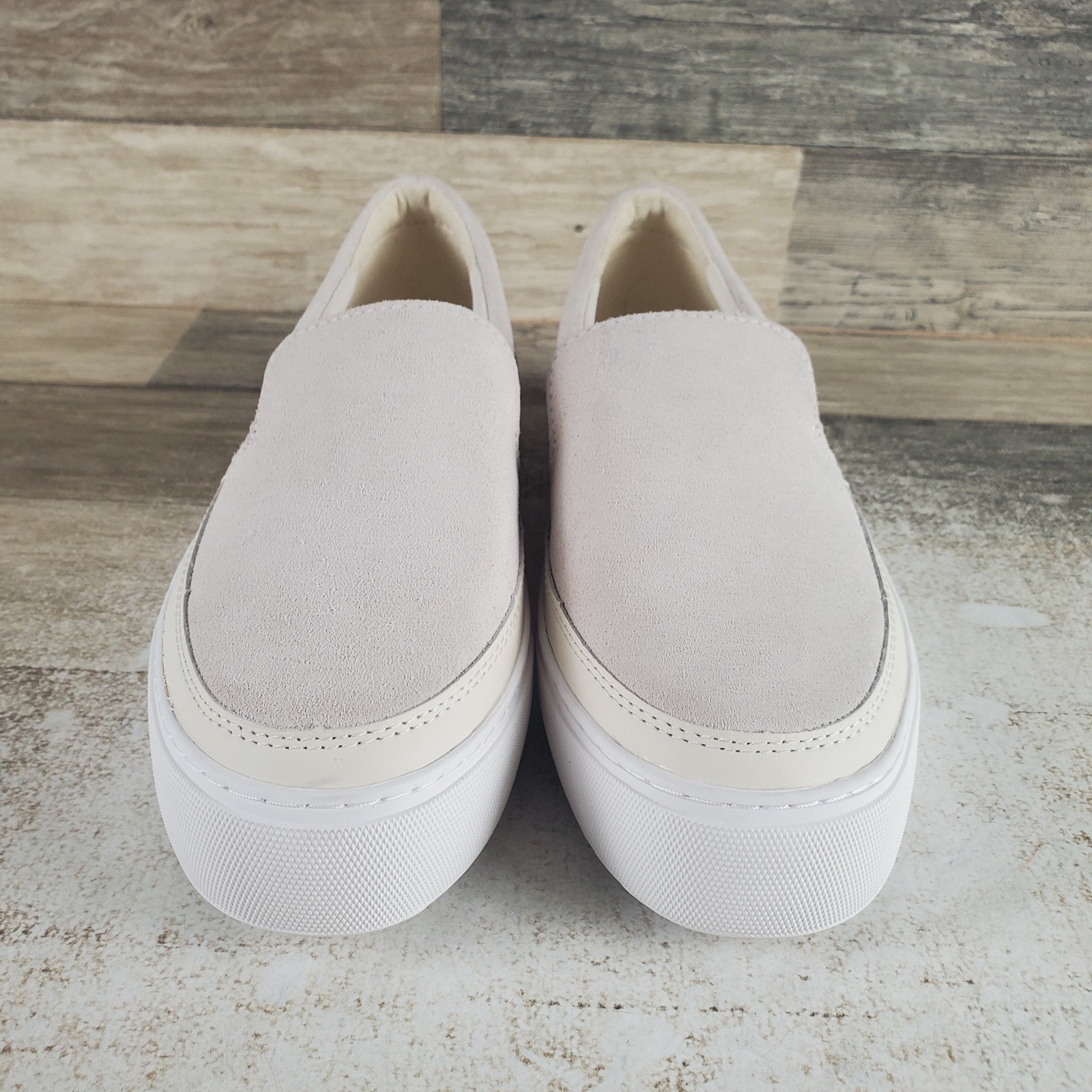 UGG Zilo Womens Shoes Sz 7 Beige Suede Comfort Low Top Round Toe Slip On Sneaker