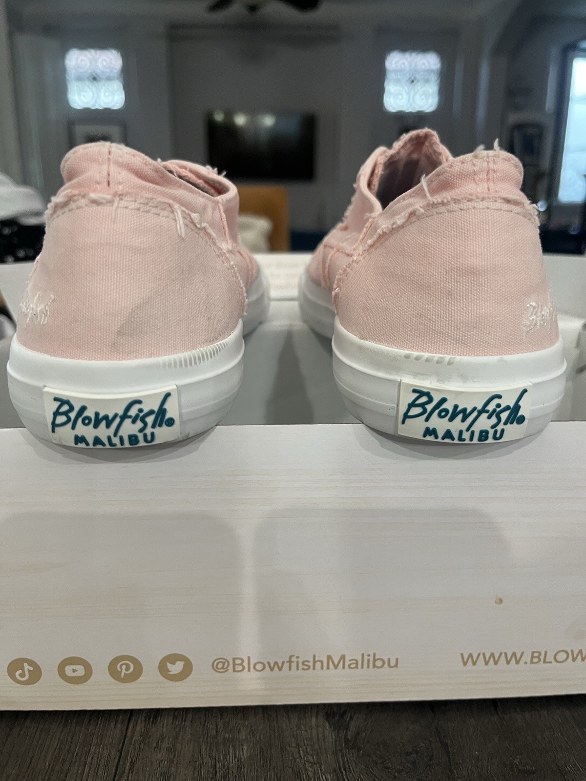 Blowfish Malibu Play Pink Slip On Laceless Sneakers Women’s Size 7.5 New In Box