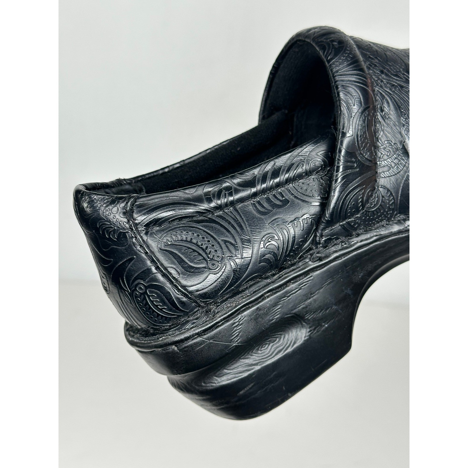 b.o.c. Born Concept Clogs Black Embossed Floral Paisley Bohemian Sz 7