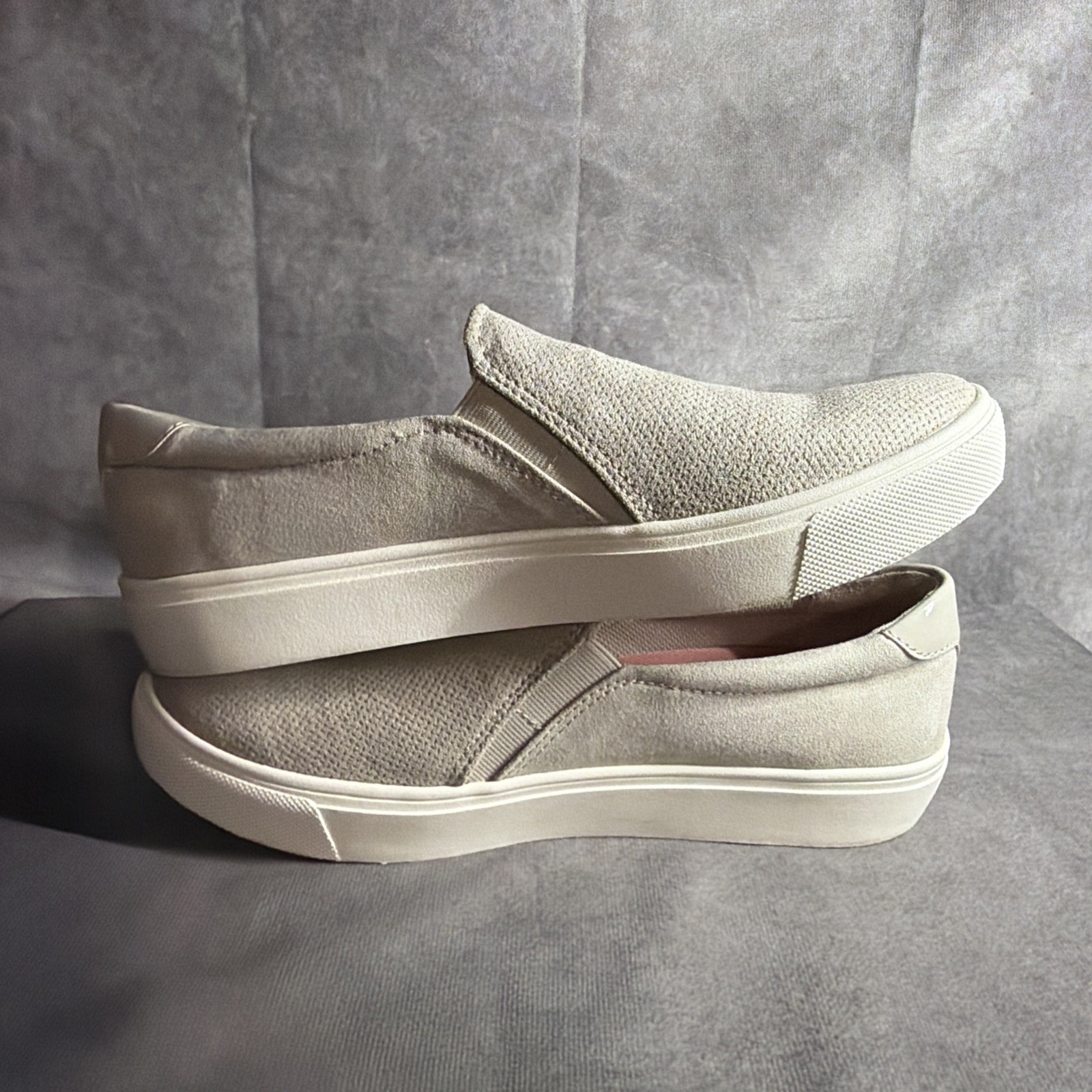 Dr. Scholls NOVA Women Shoe Sz 8.5 M Oyster Gray Microfiber Perf Slip On Sneaker