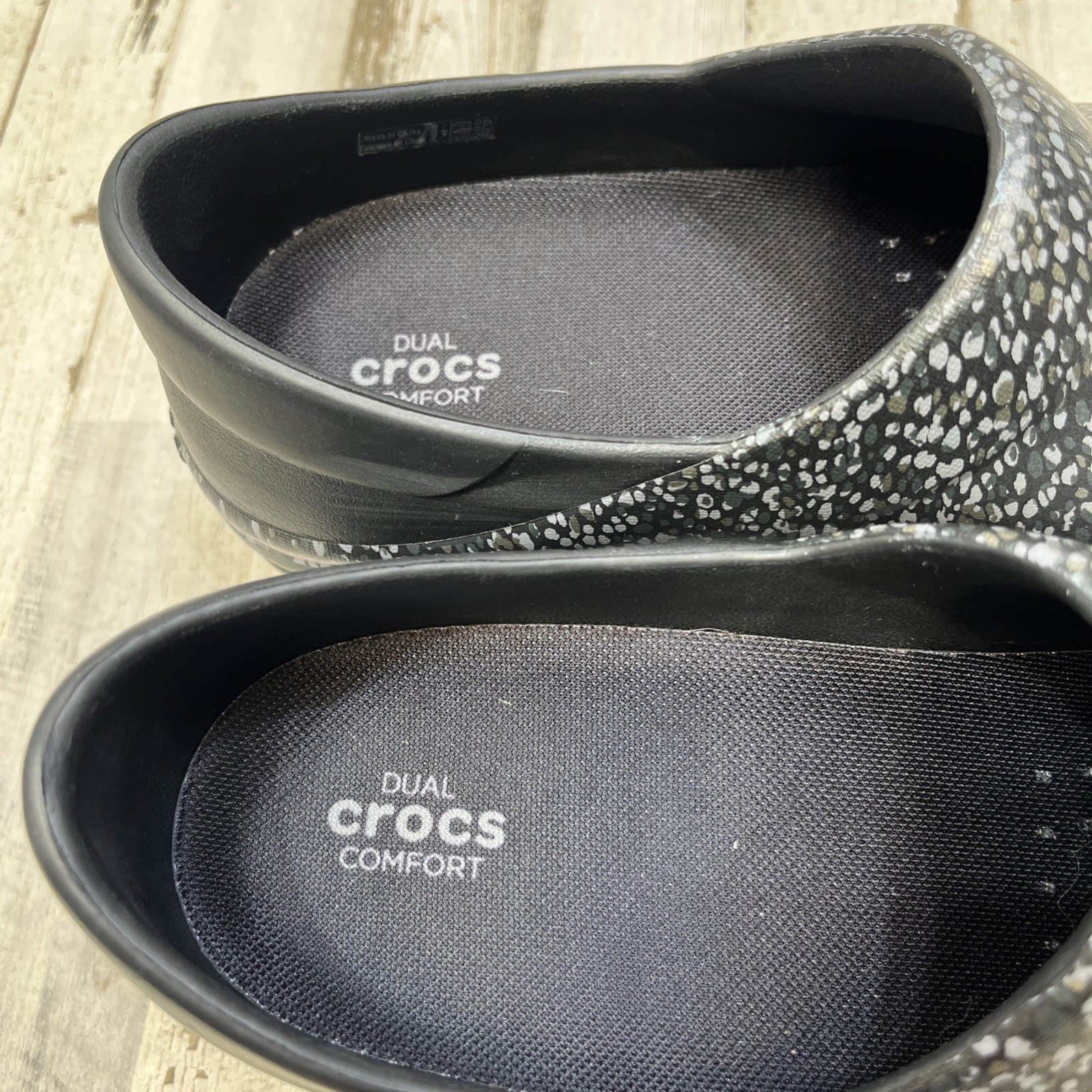 Crocs Dual Comfort Women’s Spotted Clog Shoes Black Gray Nursing Slip-On Size 9