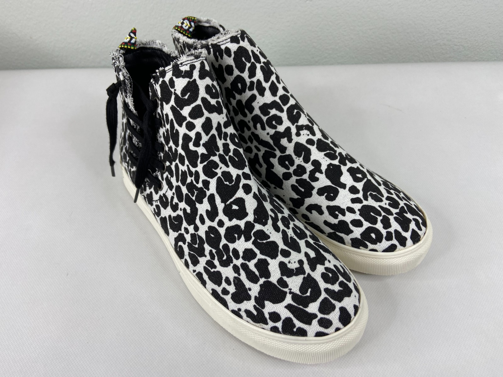 Very G Trinn Bootie Shoe White & Black Leopard Print Zip Lace Casual Sneaker
