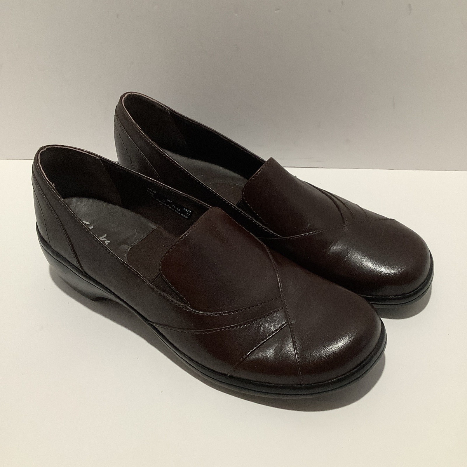 Clarks BLACKBERRY Loafers Womens Size 9M Brown Leather Slip-Ons 2″ Heels, Clean