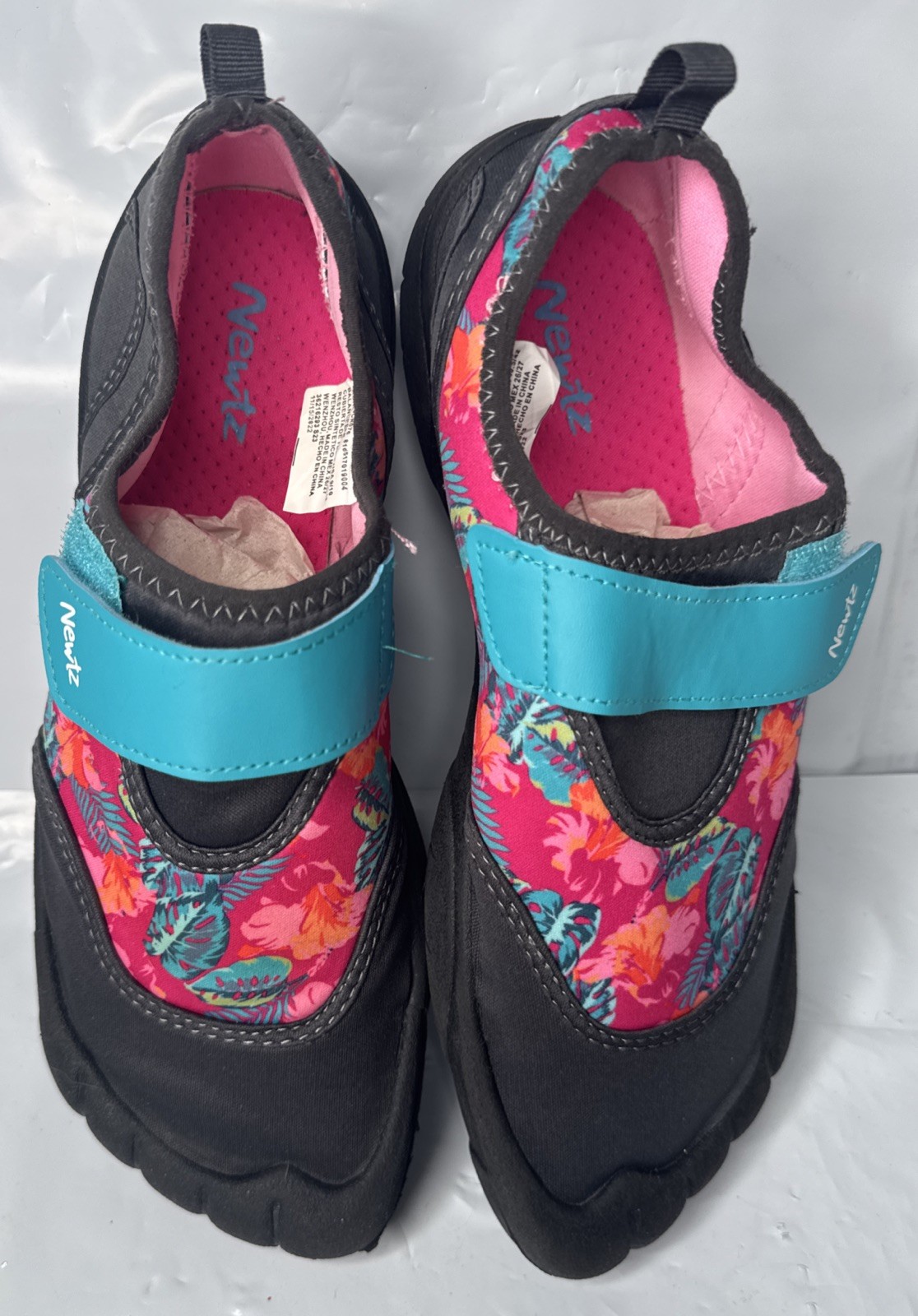 Newtz Water Shoes Womens Sz 11 Slip On Beach Vacation Travel Pink Tropical