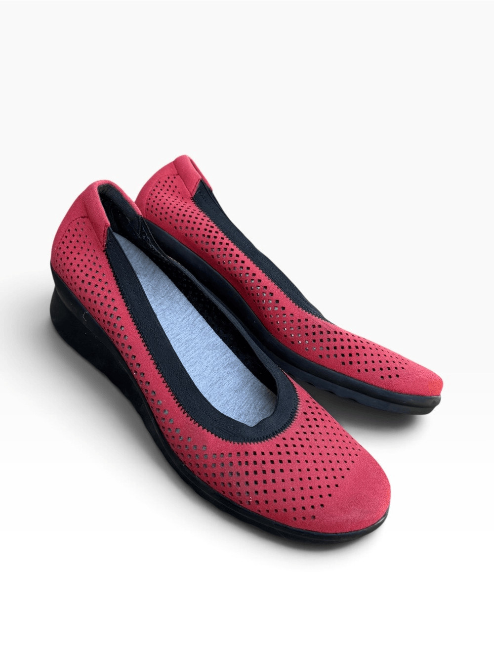 Clarks Cloudsteppers Caddell Trail Laser-Cut Wedge Pump Flats Women’s size 9