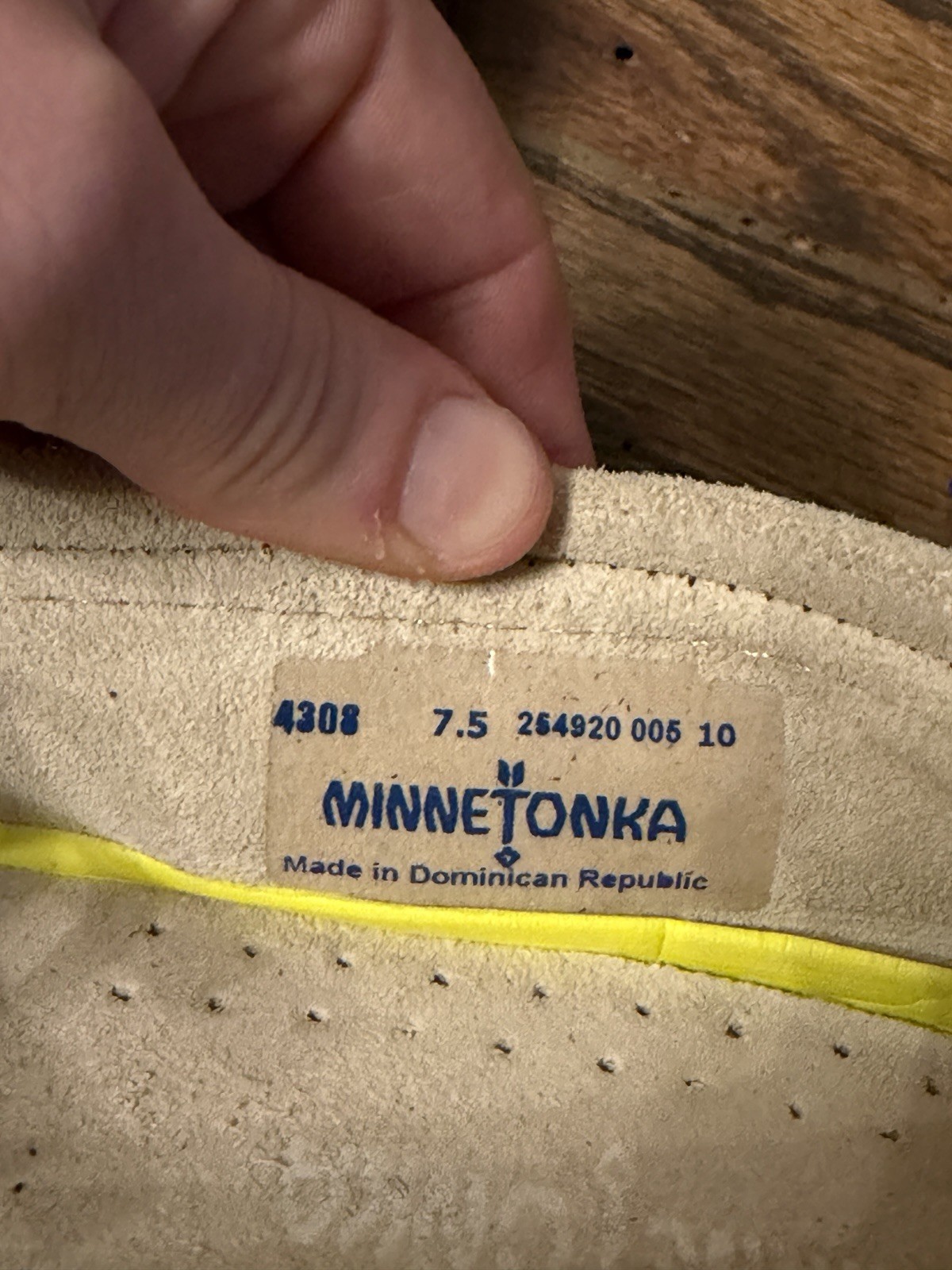 Minnetonka 4308 Kilty Plus Moc Beige Moccasin Shoes Women’s 7.5