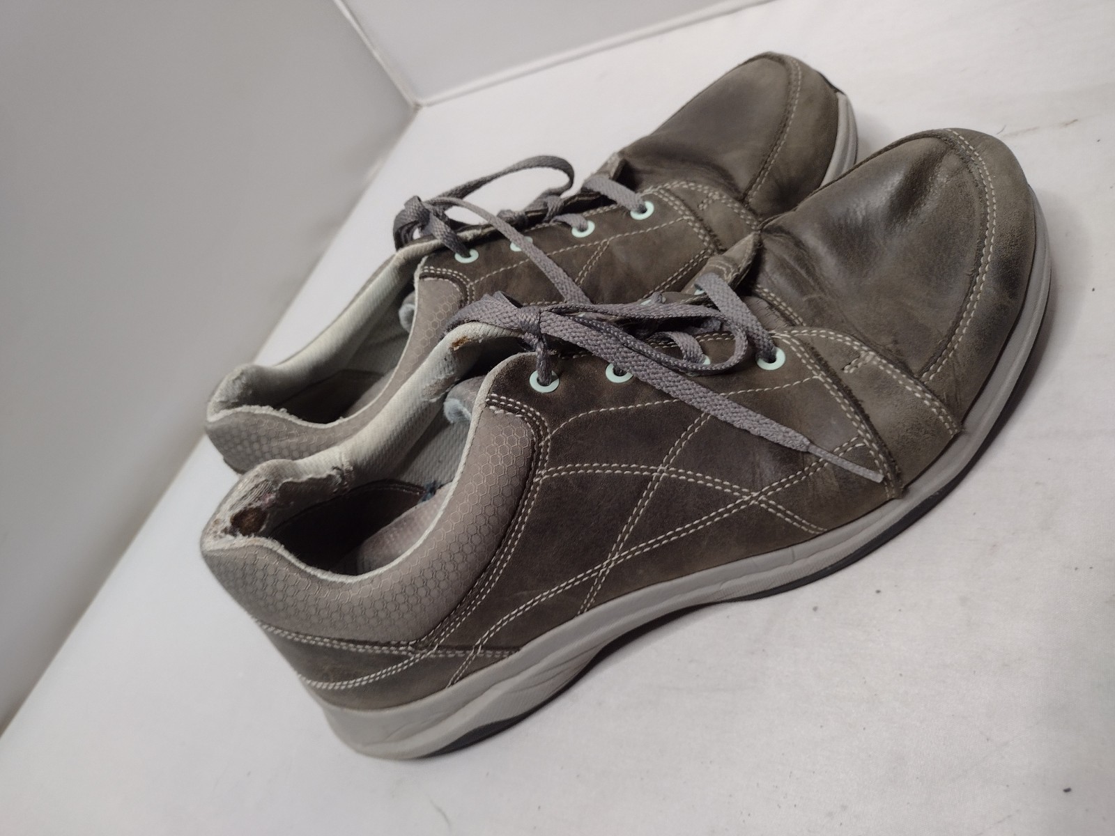 Ahnu Taraval Leather Athletic Sneakers Gray Lace-Up Walking Shoes 10 Gray Z