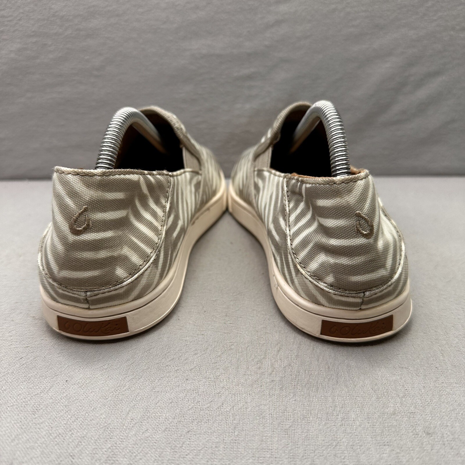 OluKai Pehuea Pai Womens Size 7 Shoes Gray/Off White Canvas Slip On Sneakers