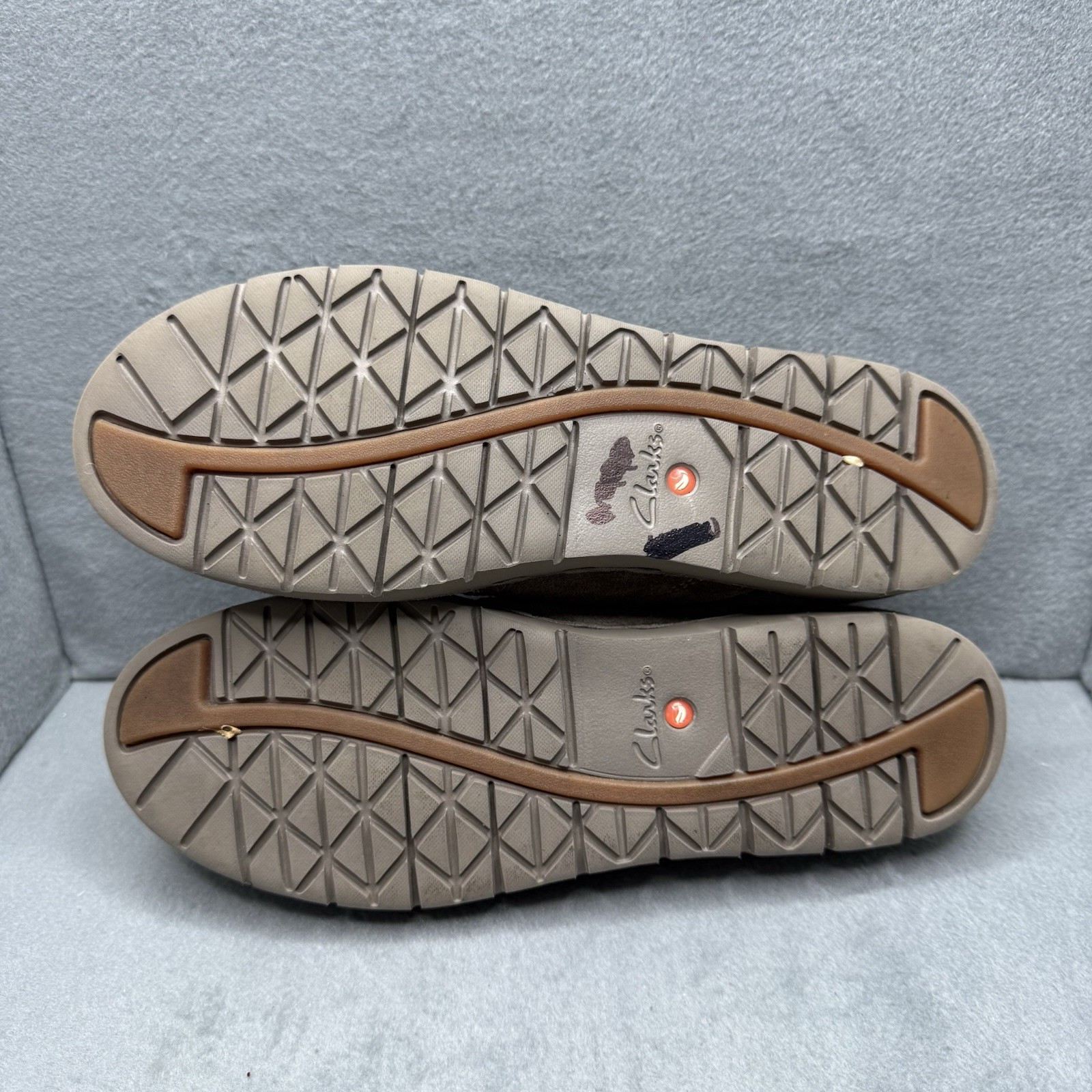 Clarks Unstructured Loafers Womens Size 8 Taupe Nubuck Slip On Comfort Shoes