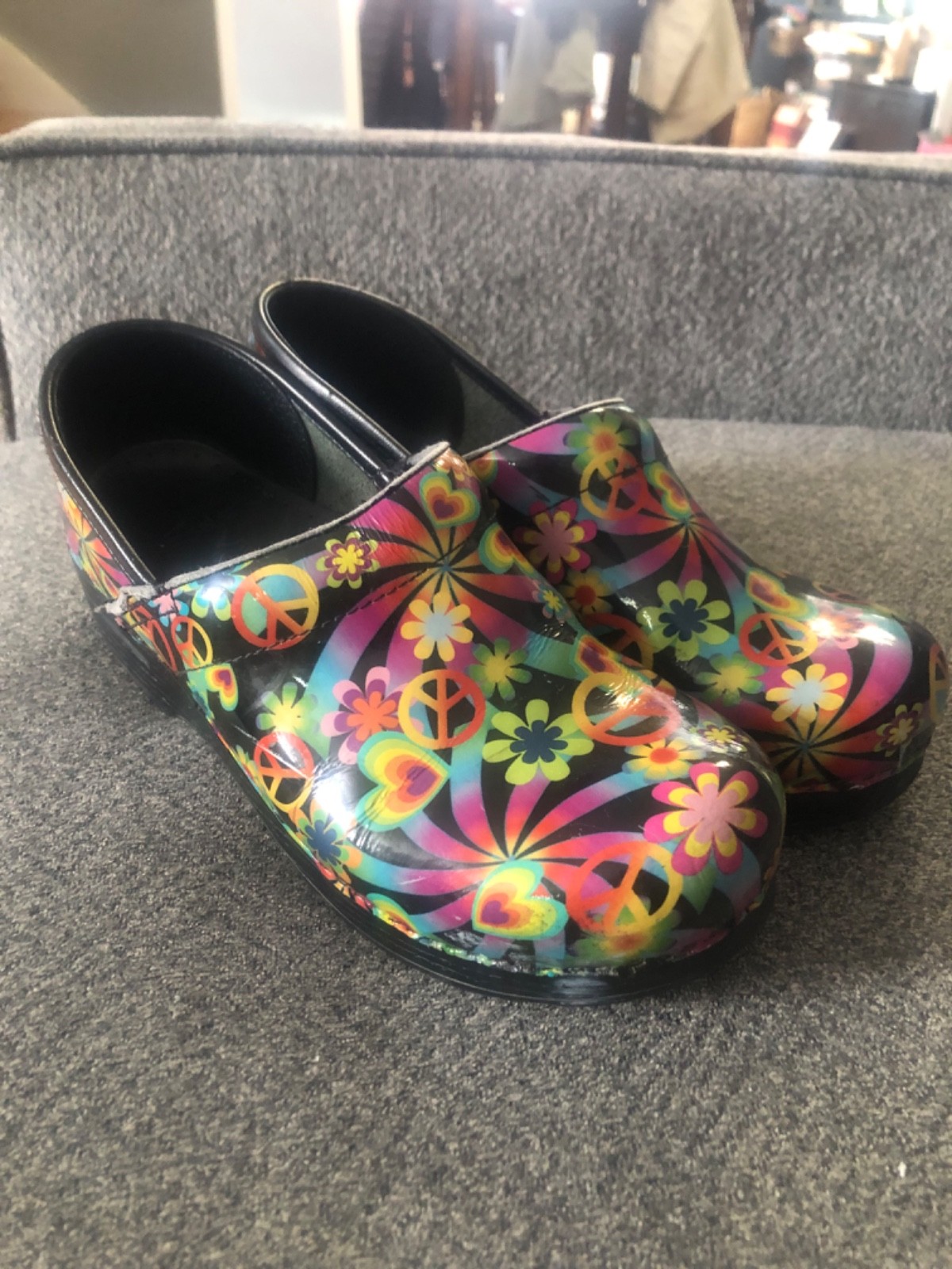 Dansko Peace Flowers Hippie Patent Leather Work Nurse Shoes Clogs SZ 39
