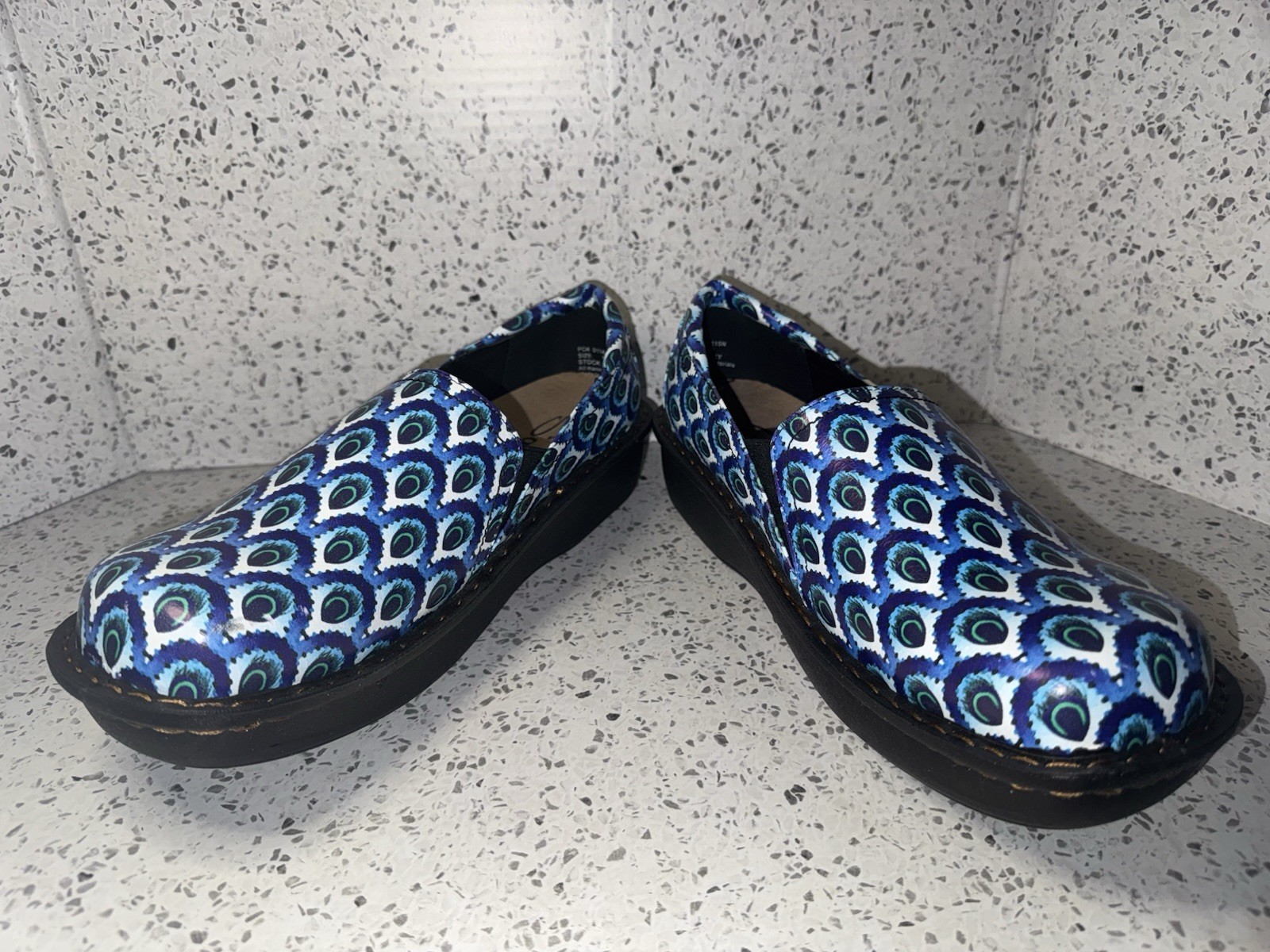 SAVVY Ducky Slip-On Slip Resistant Nursing Shoes Women Size 11 M Peacock