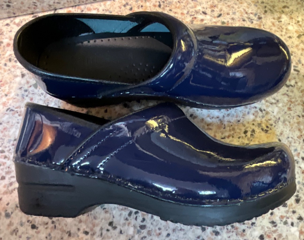 SANITA THE ORIGINAL DANISH CLOG SIZE 37/6-6.5 NAVY BLUE PATENT LEATHER NEW