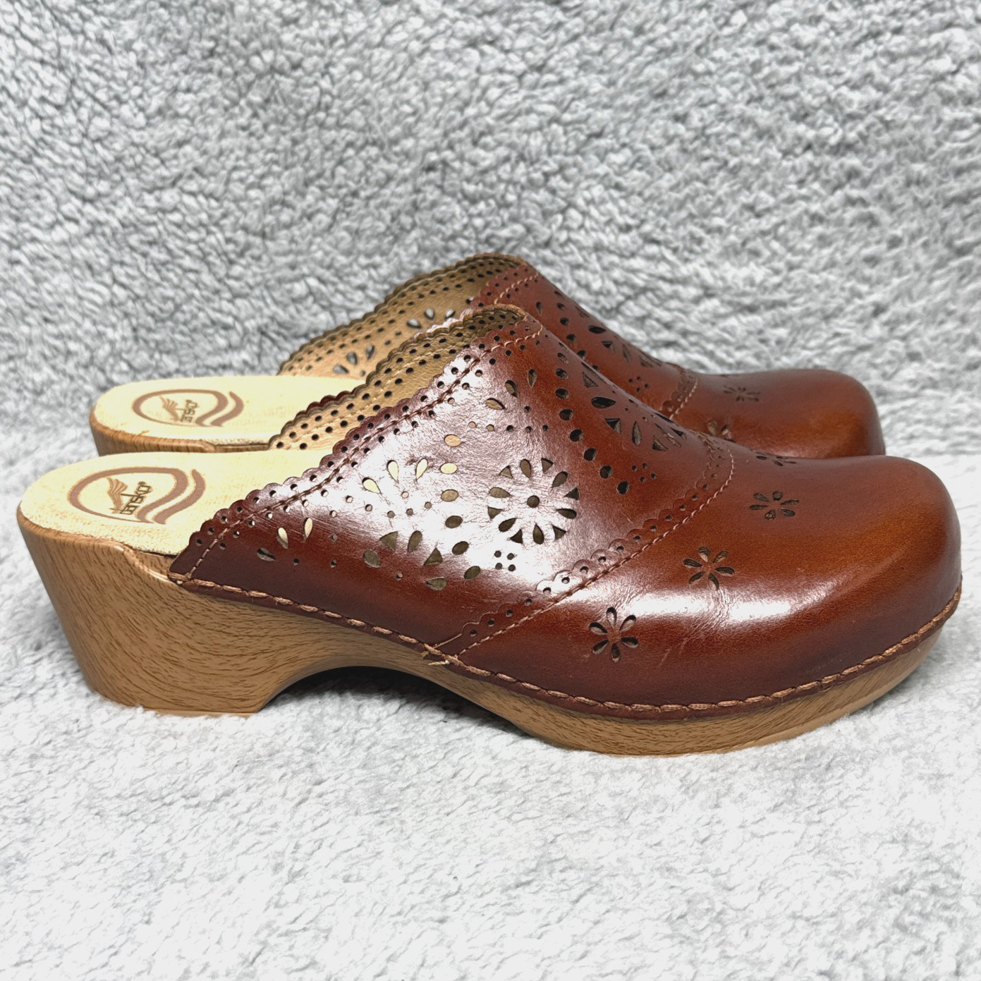 Dansko Skylar Womens Size US 7.5-8 Slip On Mule Clog Shoes Amber Brown Laser Cut