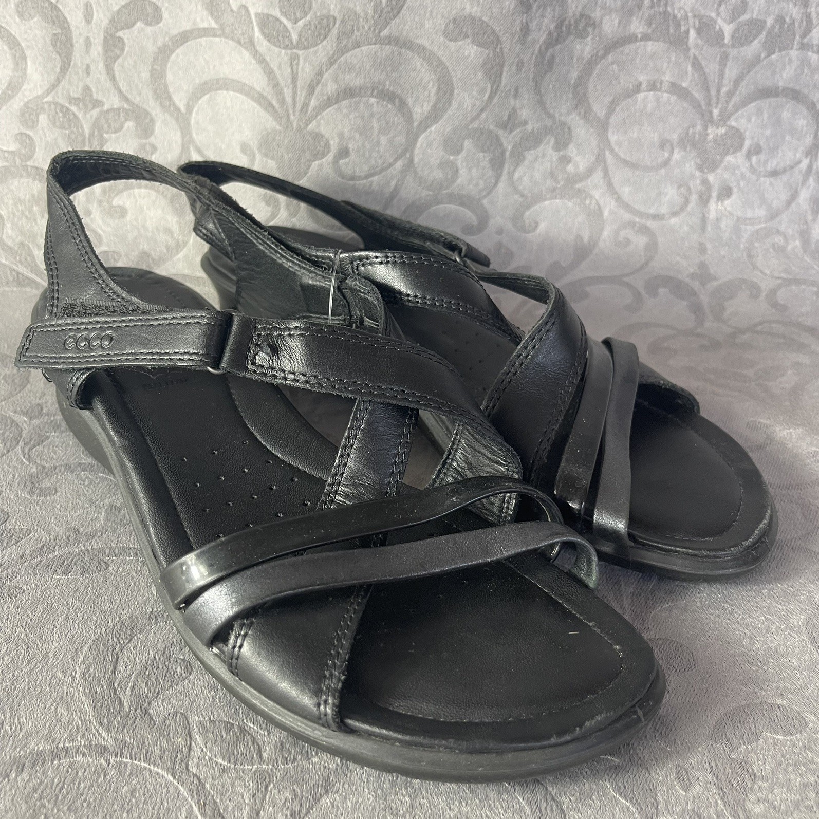 Ecco Black Leather Hoop & Loop Lightweight Strappy Sandals Sz 7.5