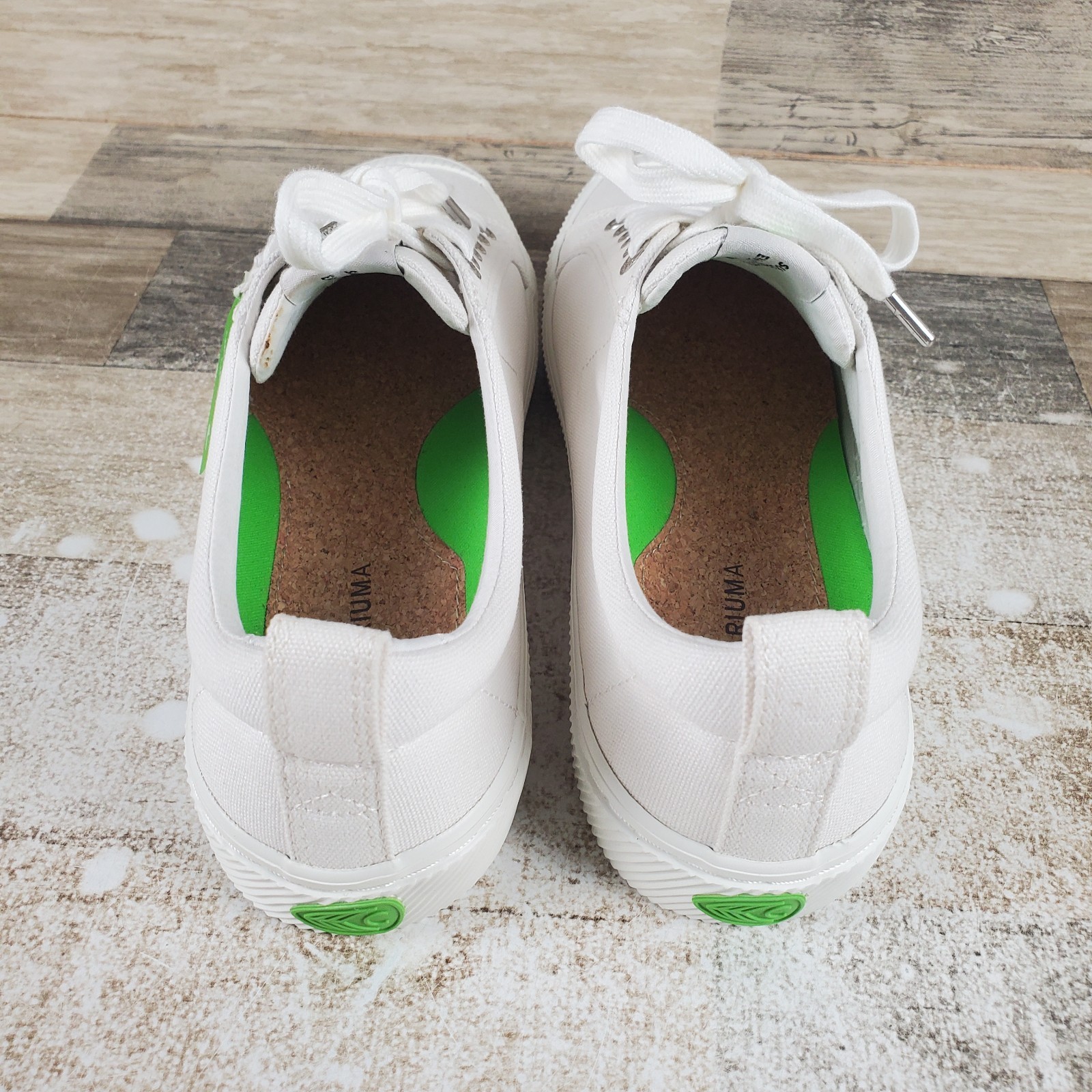 Cariuma OCA Low Shoe Mens Sz 8.5 /Womens 10 Running Off-White Canvas Lace Up