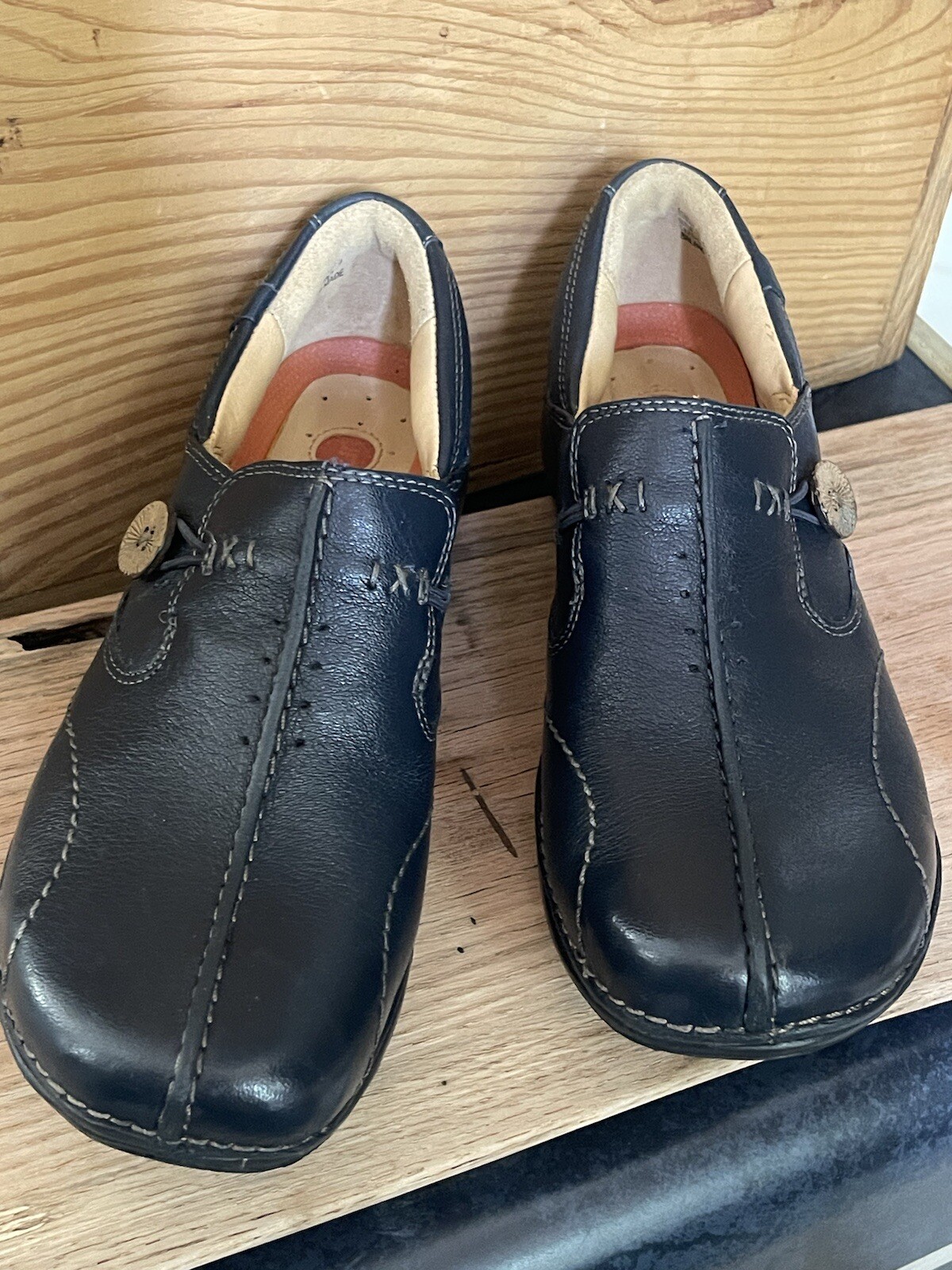 Clarks Womens Shoes Navy Leather Size 7 N Slip On Comfort Unstructured Un Loop