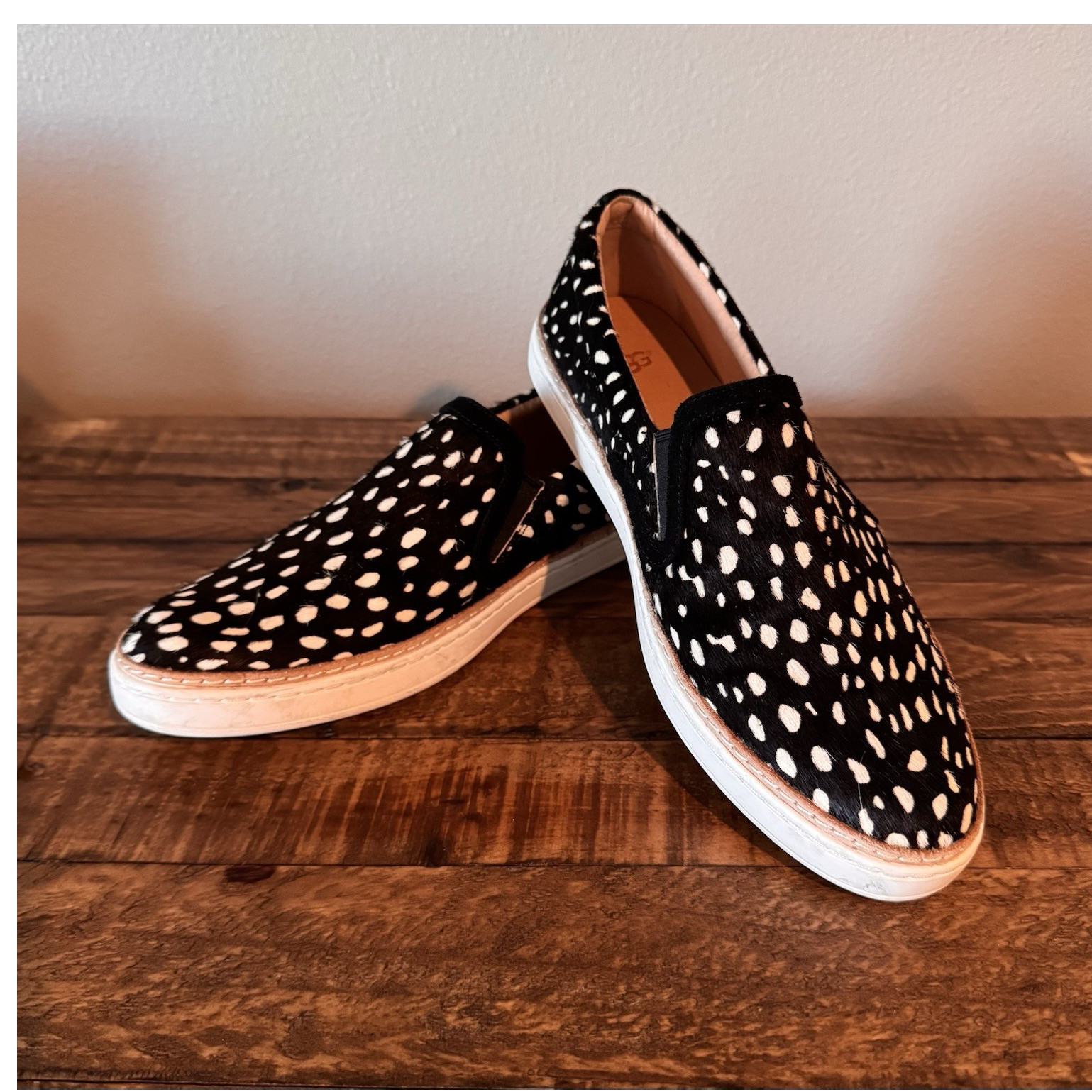 UGG Soleda Slip-On Spotted Black White Fur Comfort Shoes Women’s 9.5
