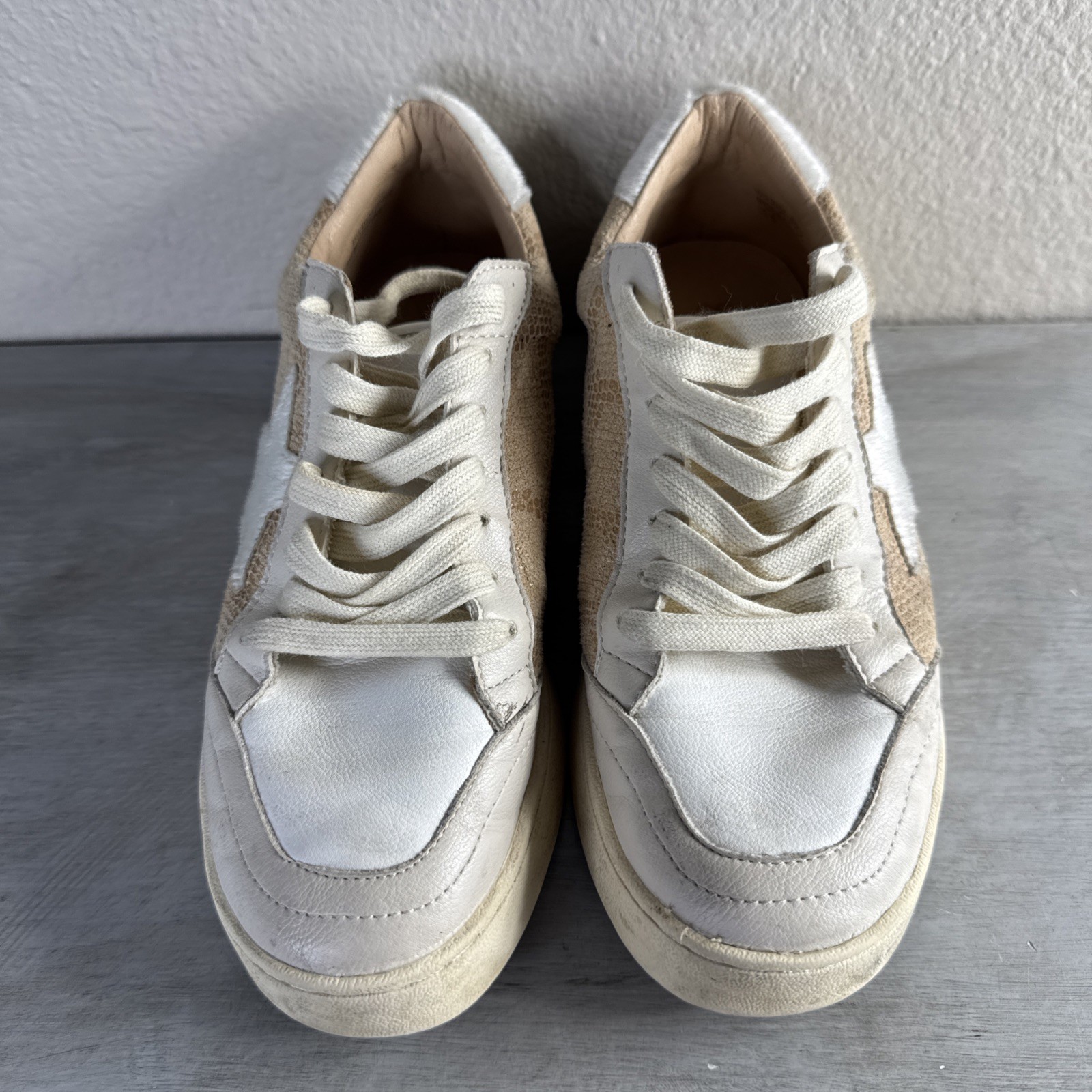 Oasis Society Women’s Shoes size 6, White & Beige Snake Print Faux Leather