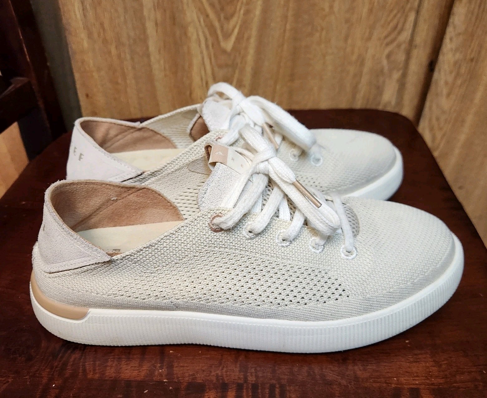 Reef Swellsole Nepture Breathable Mesh Sneakers Womens Size 10 Beige and White