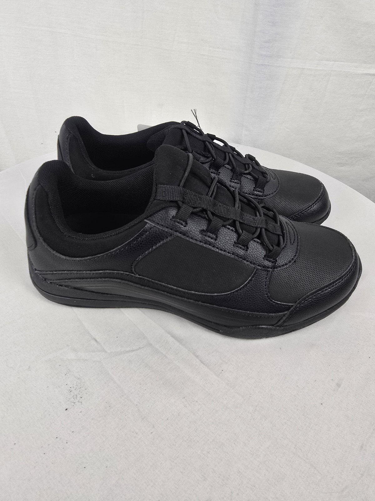 NWT TredSafe All-Black Comfort Walking Slip Resistant Work Shoes Sz 7
