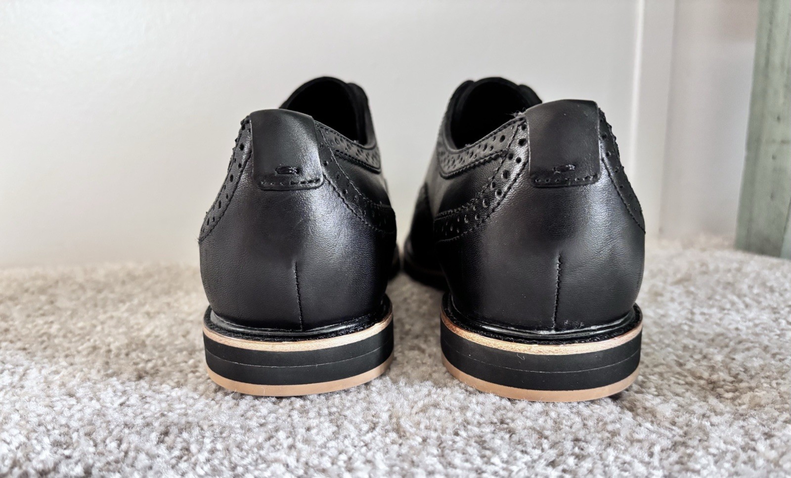 UGG Caelyn Black Leather Lace-up Oxford Shoes Size 9.5 NWOB