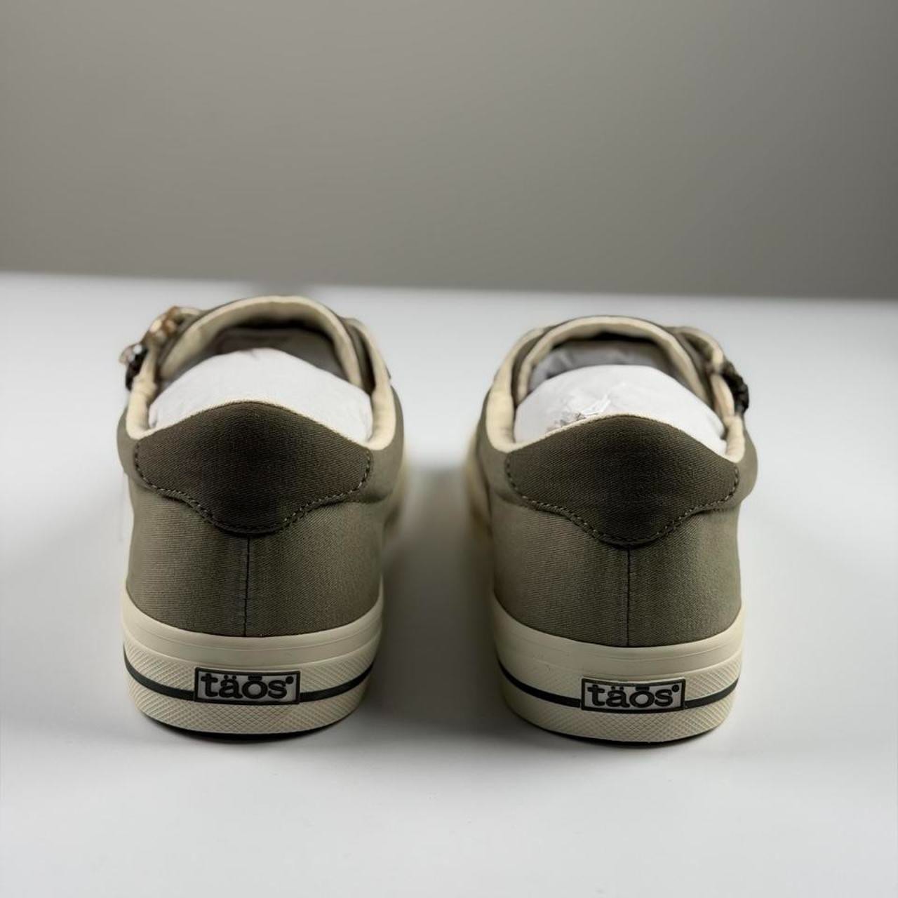 Taos Z Soul in Sage / Olive Distressed, Size 8