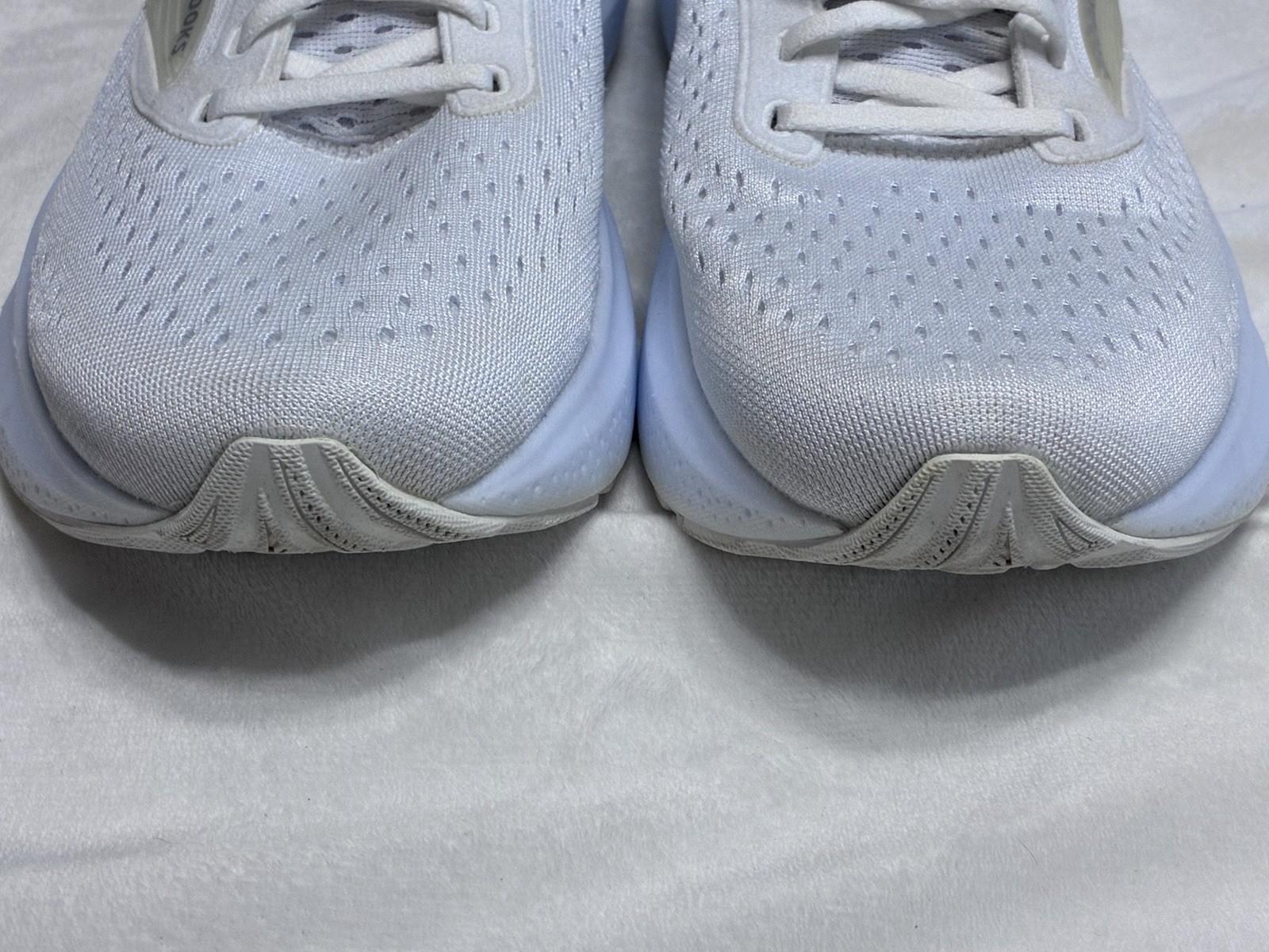 Brooks Adrenaline GTS 24 Women 9.5 White Mesh Running Athletic Sneakers