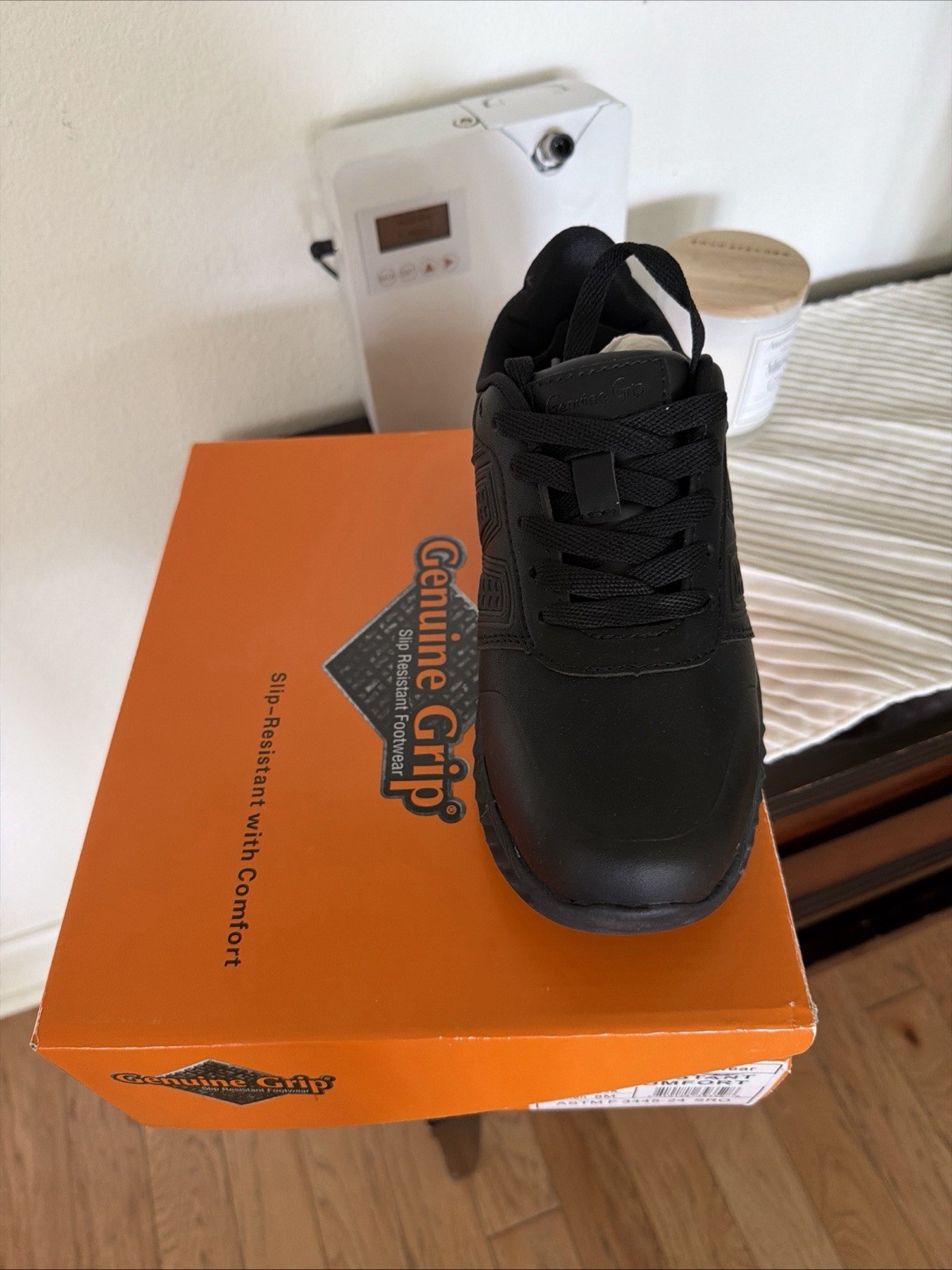 Genuine Grip 150 Women’s Black Slip Resistant Work Shoes Size 8M New in Box