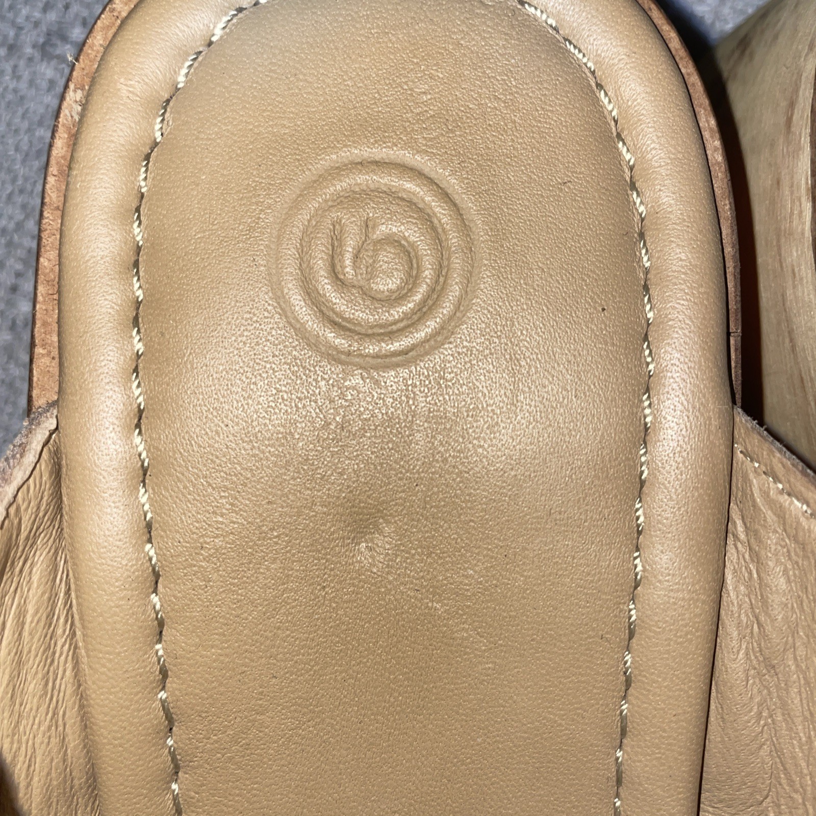Urban Outfitters Platform Mules Womens Size 9 M Beige Brown Leather Going Out