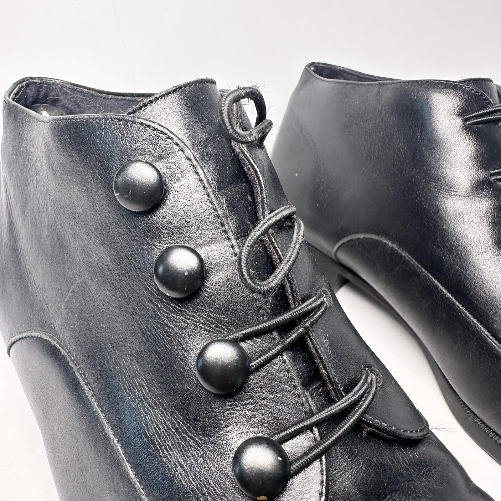 VTG Munro American Zurich Women’s Black Leather Ankle Boots-9-Button Up Witchy