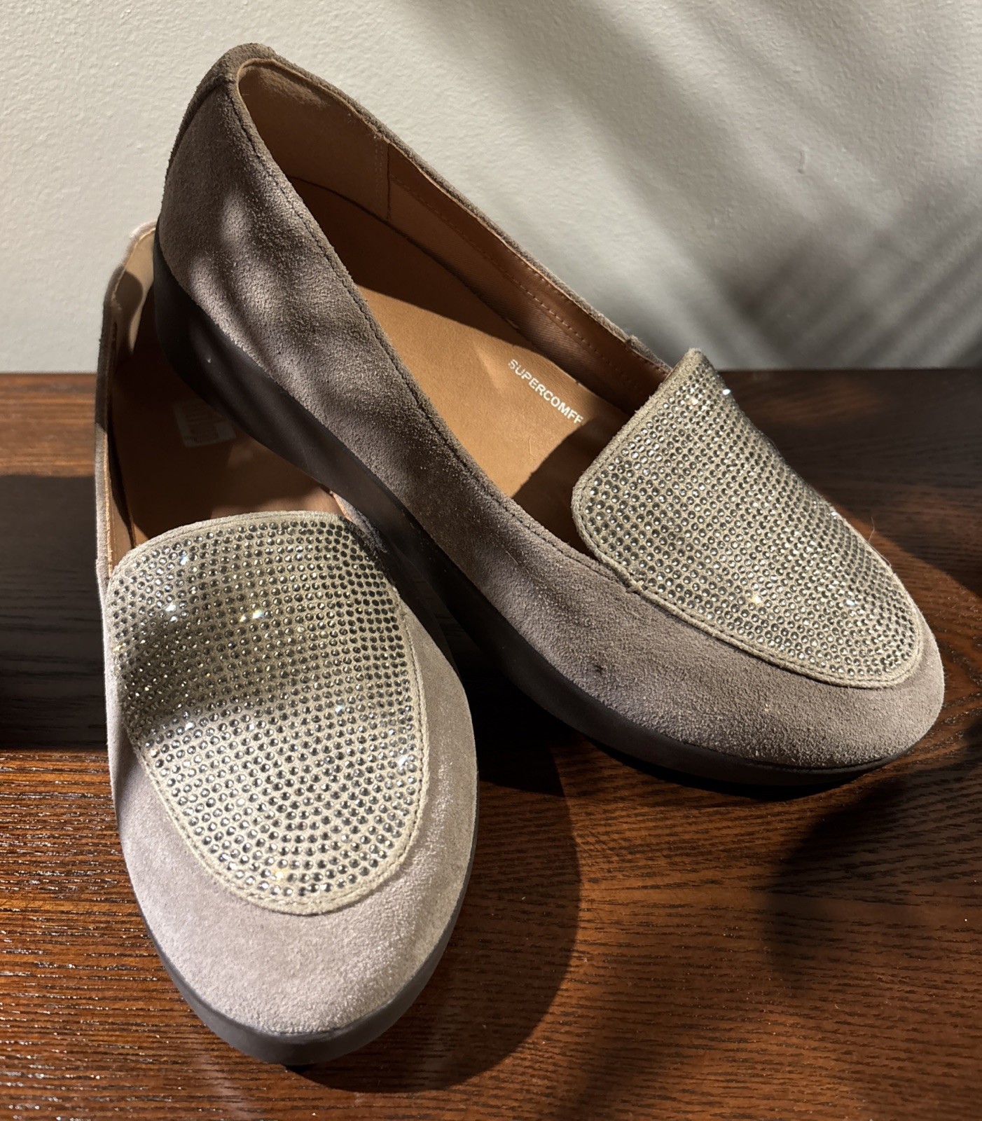 FitFlop Women Sz 7.5 Slip On Loafer Sneaker Taupe Timberwolf Suede w/Rhinestone