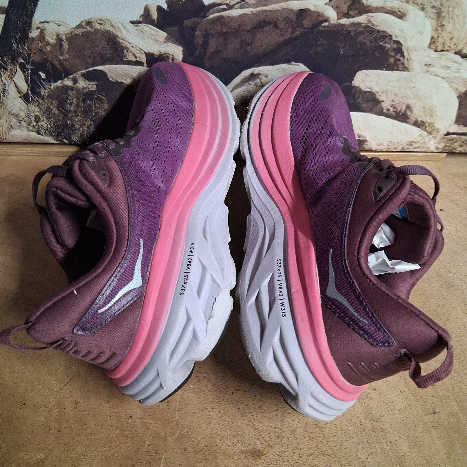 Hoka One One Bondi 8 Running Shoes Size Women’s 8B Purple Pink