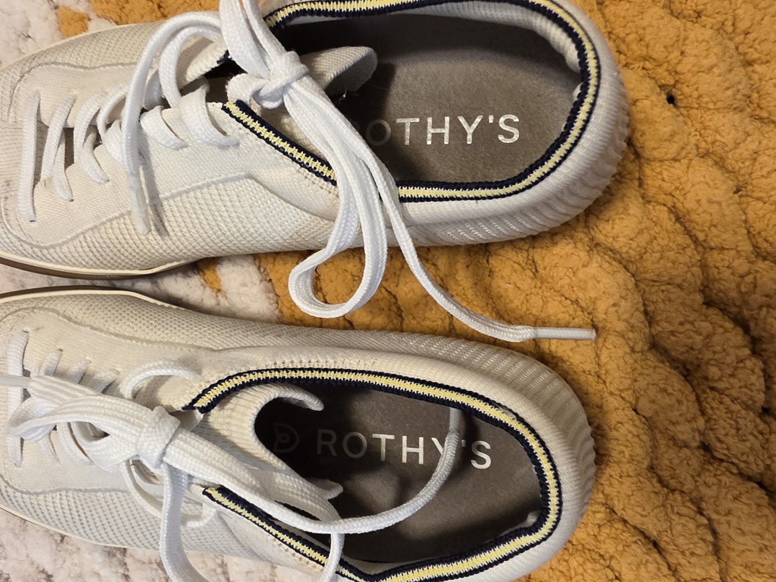 Rothys Womens Blonde Size 8 Cream Lace Up Round Toe Low Top Sneakers