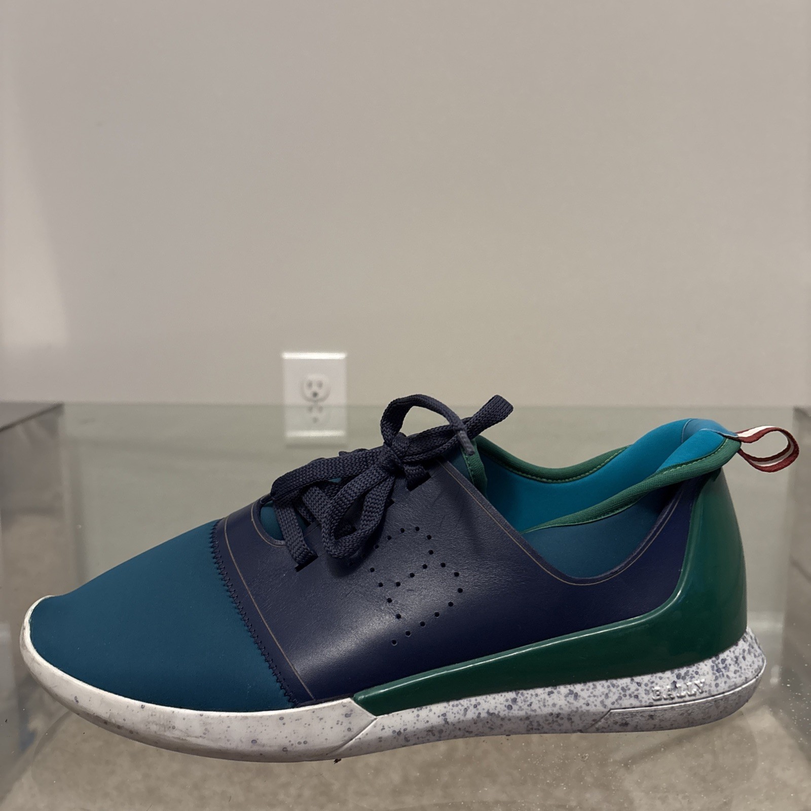 BALLY AVELLE Neoprene Runner Azure Turquoise Navy Lace Up Low US 10.5 Stylish