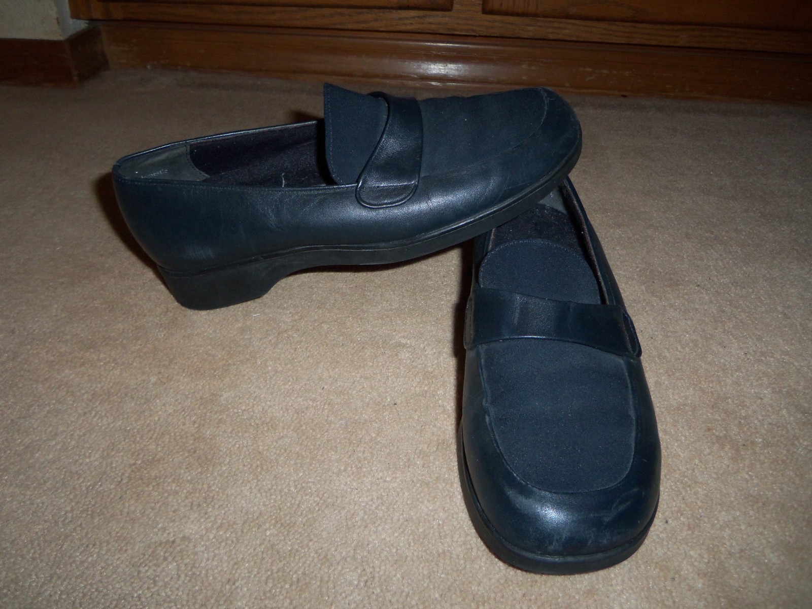 MUNRO AMERICAN PROPER SIZE PERFECT FIT LEATHER & CLOTH BLACK SLIP ON SHOES 5M