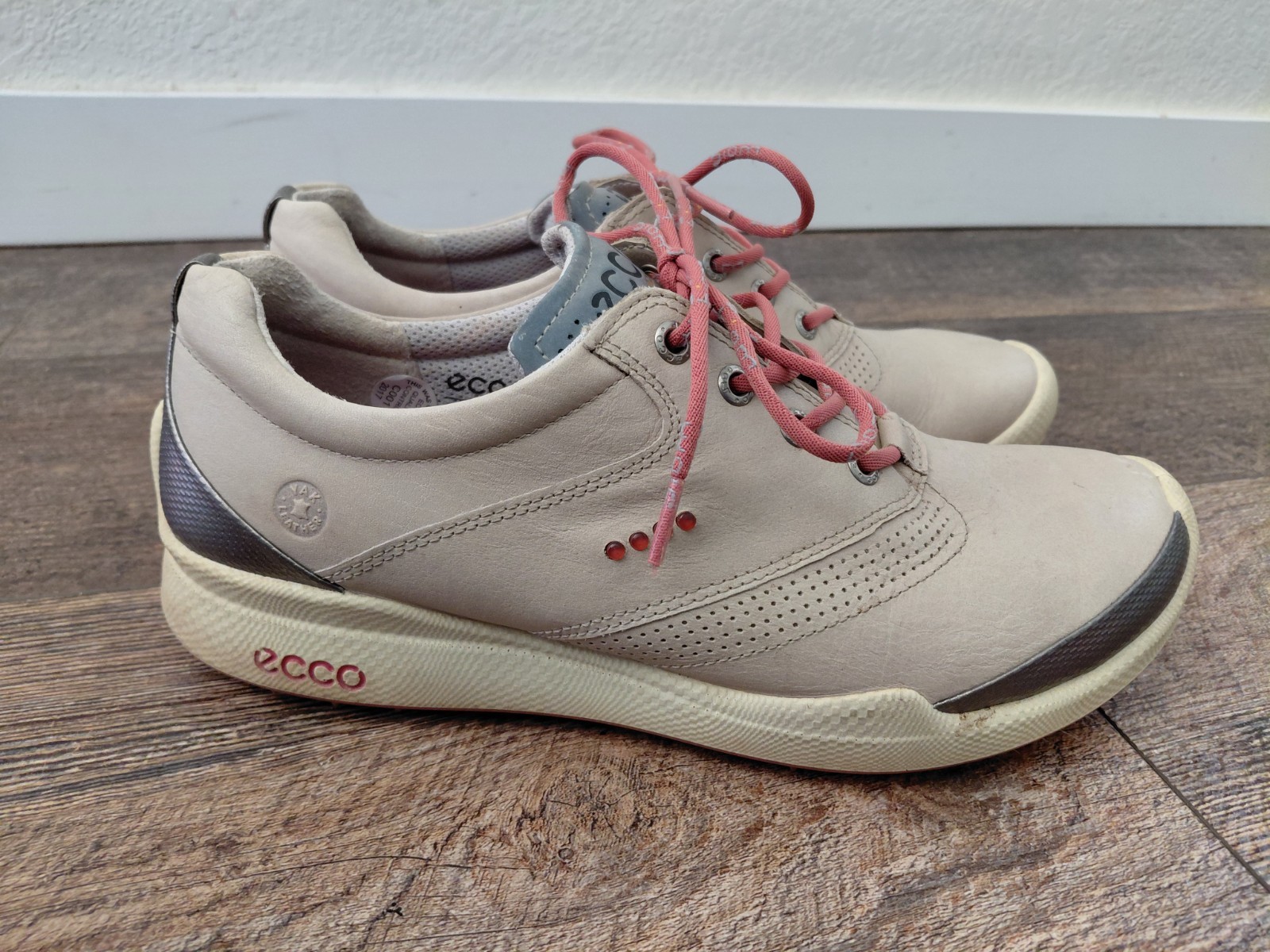 Women’s ECCO Biom Hybrid spikeless golf shoes tan yak leather sz. 40