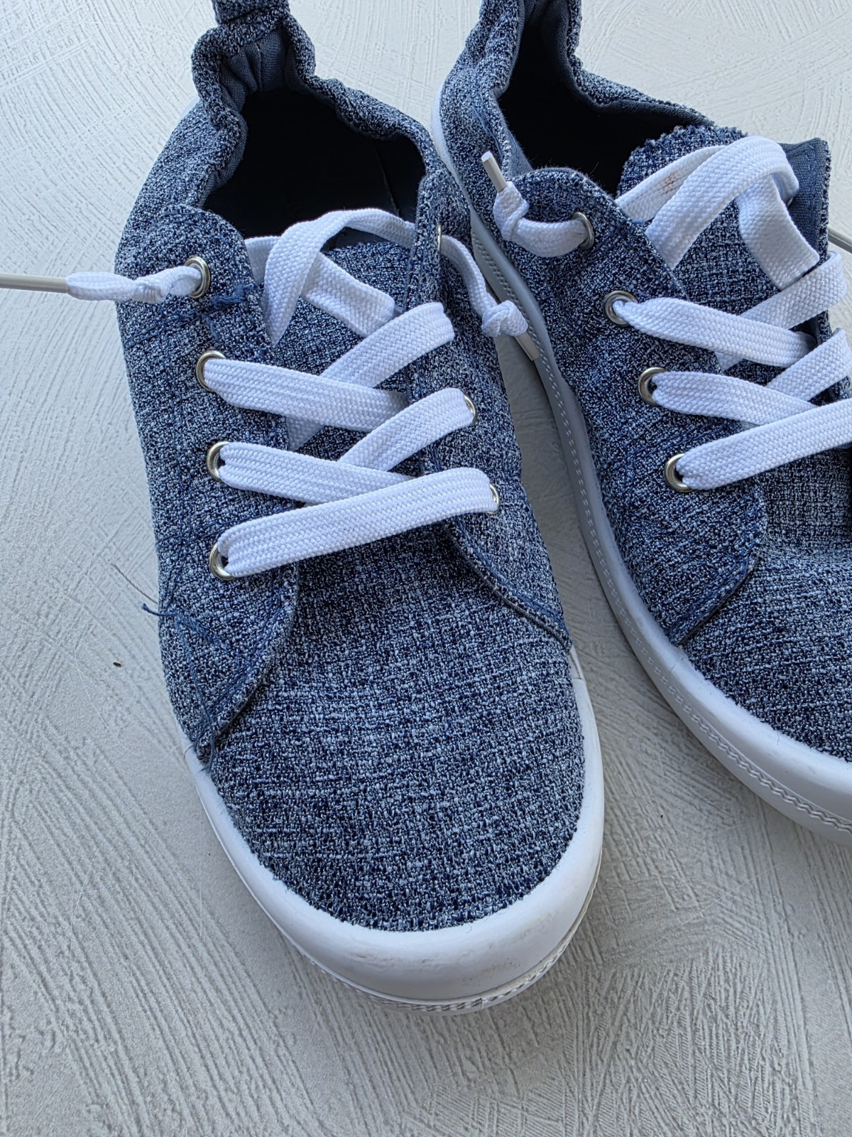 Sole Mates Women’s Size Medium Blue Sneakers 10.5″ Long