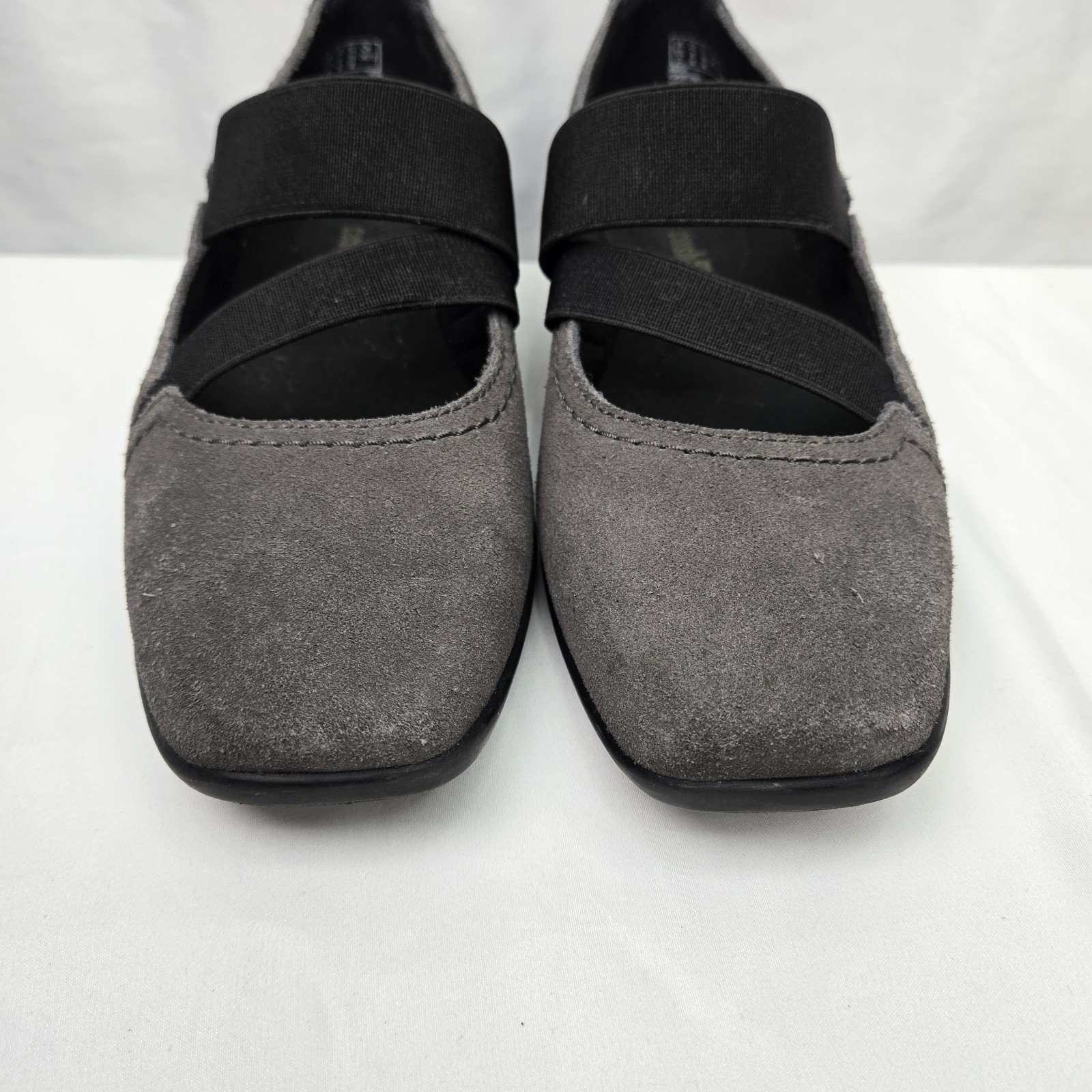 Clark’s Collection Soft Cushion Grey Suede W/Elastic Straps Comfort SZ 8 READ