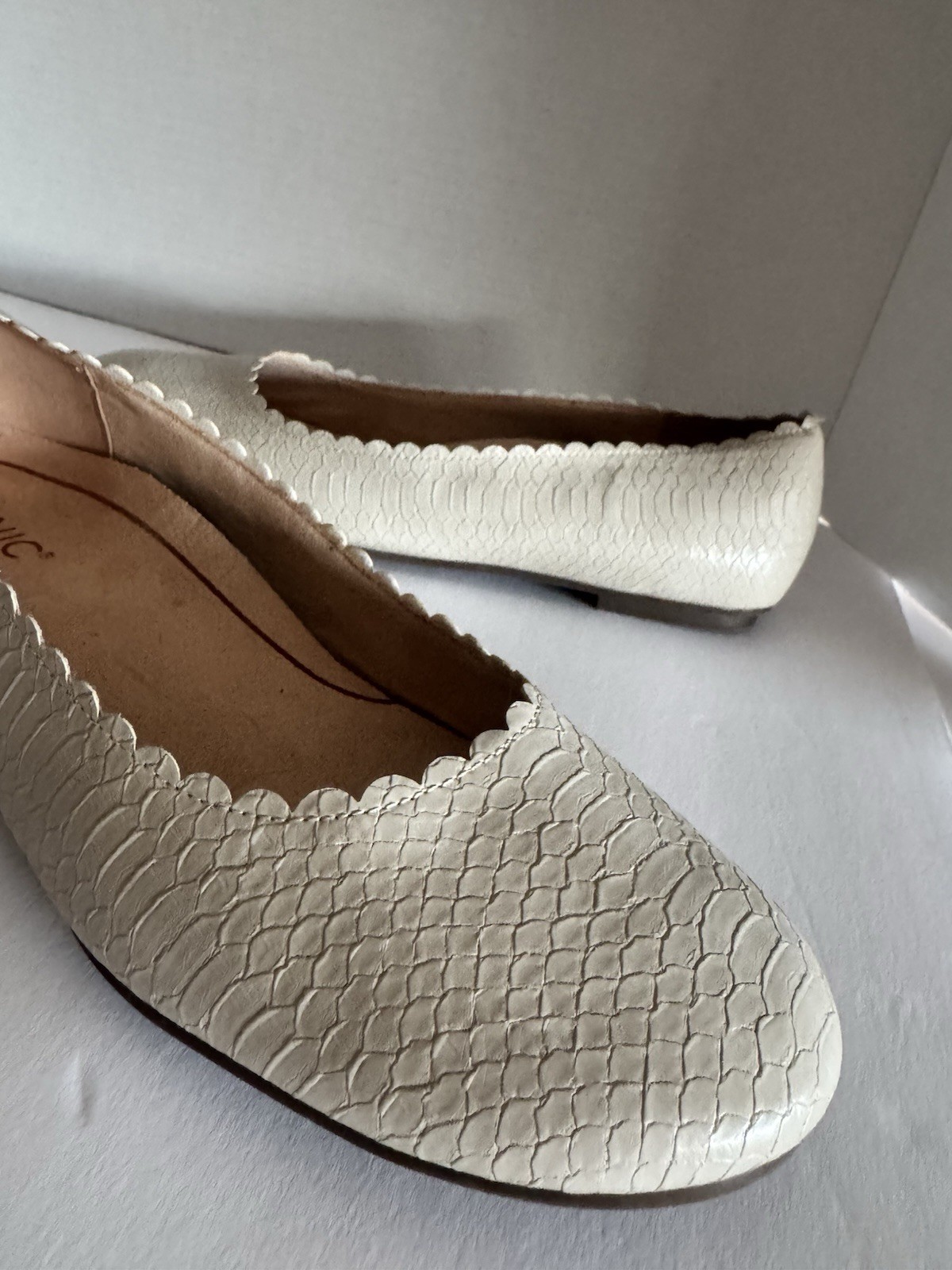 VIONIC Julieta Comfort Loafers Size 9.5 CREAM Snake Print Orthotic Ballet Shoe