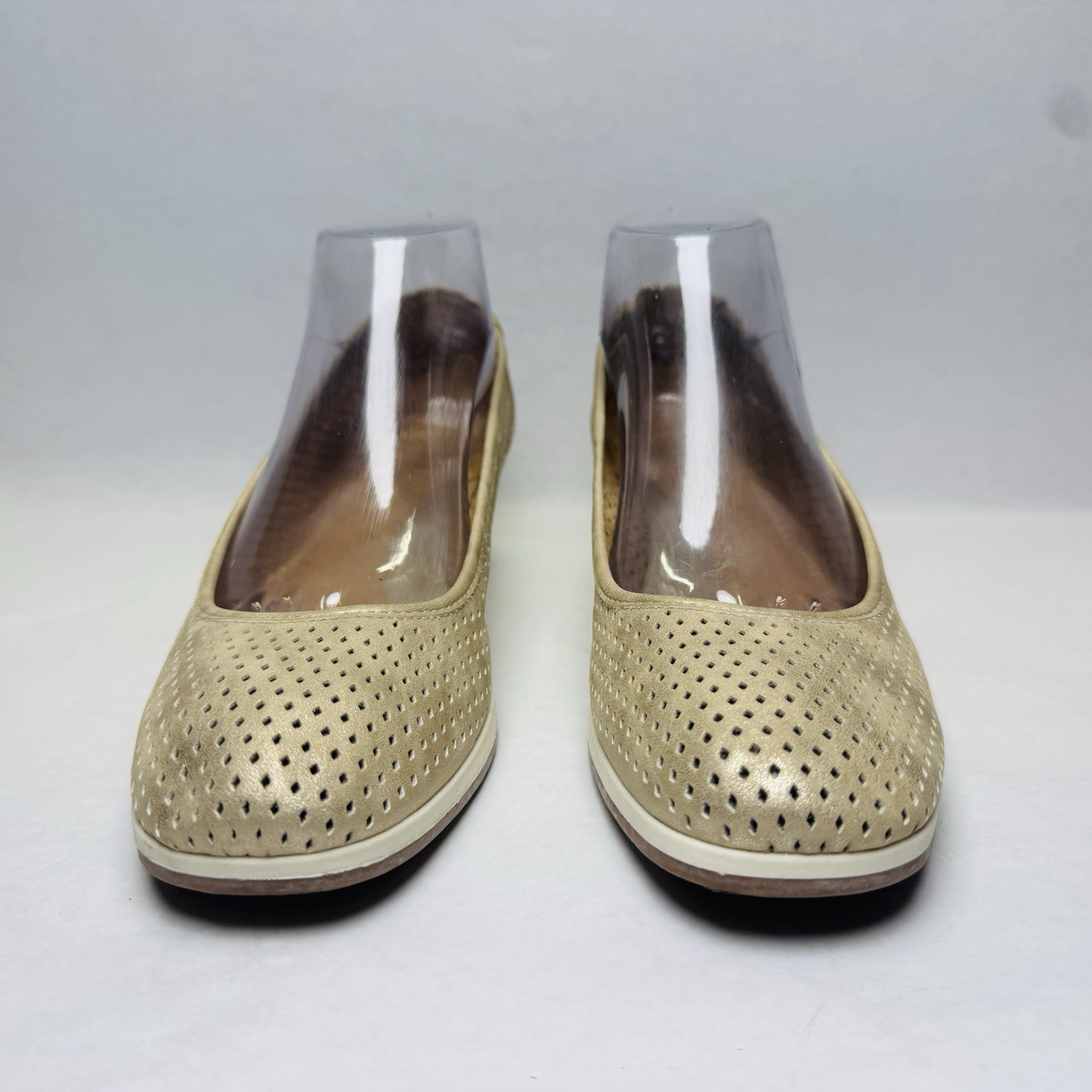 Naturalizer Betina 2 Gold Perforated Wedge Slip On Shoes Womens Sz 8 M Comfort