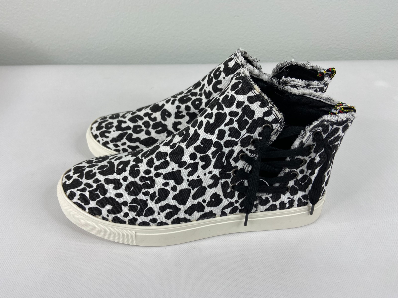 Very G Trinn Bootie Shoe White & Black Leopard Print Zip Lace Casual Sneaker