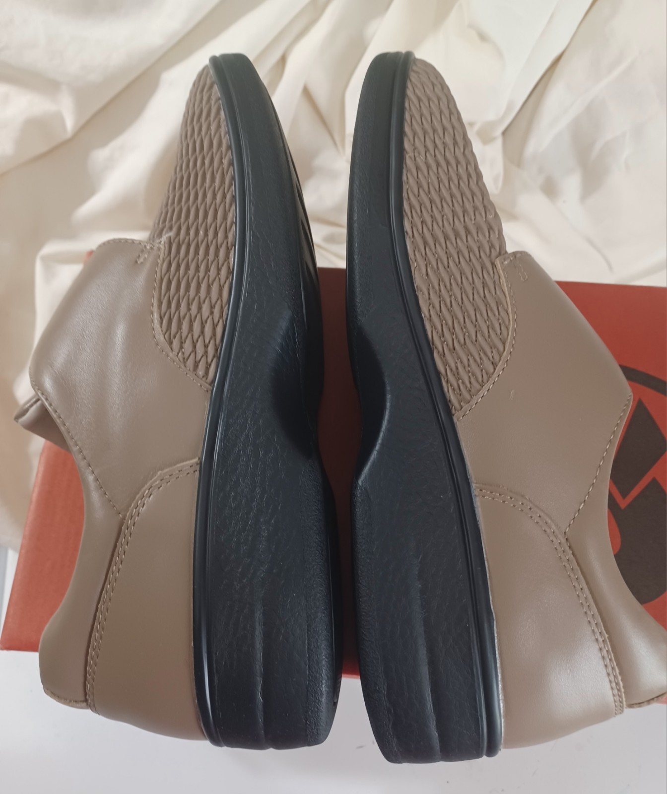 Propet Womens Shoes Olivia WPRX25 Taupe, New With Box Size9 B, Hook & Loop NIB