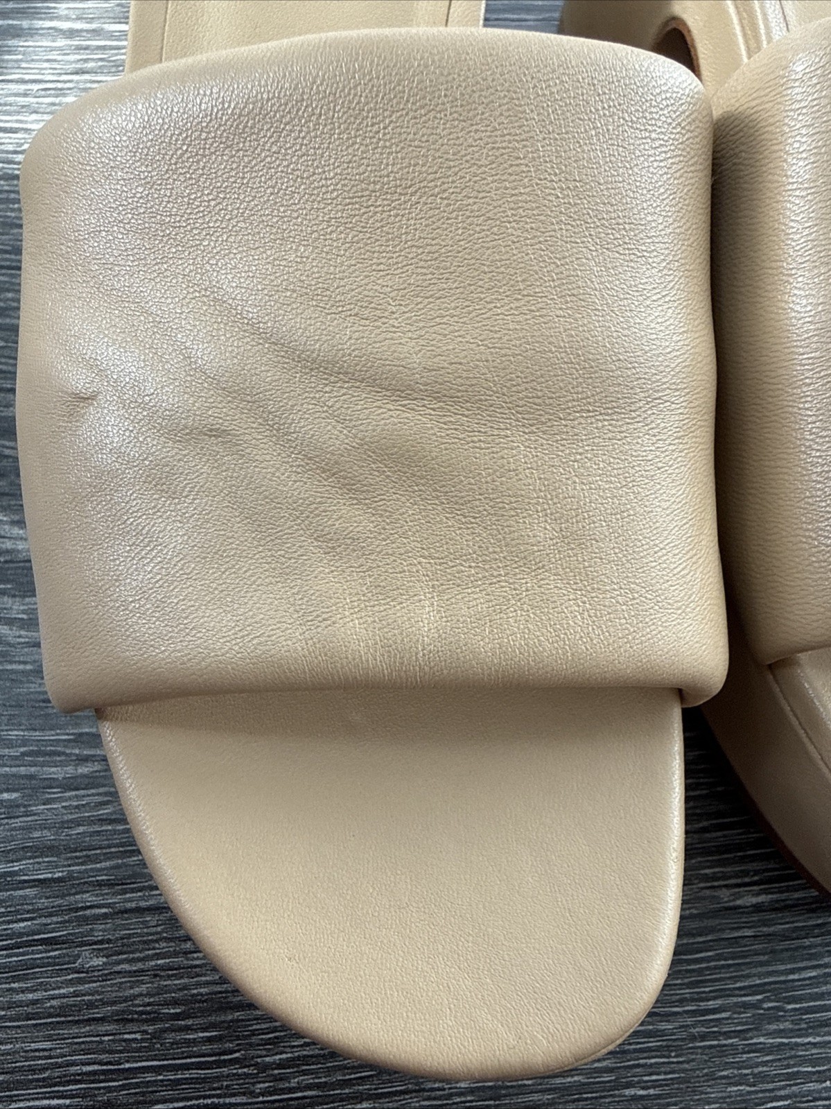 NWD $300 Vince Margo Leather Slip on Slide Sandals Color Blonde Tan Sz 7.5 M/38