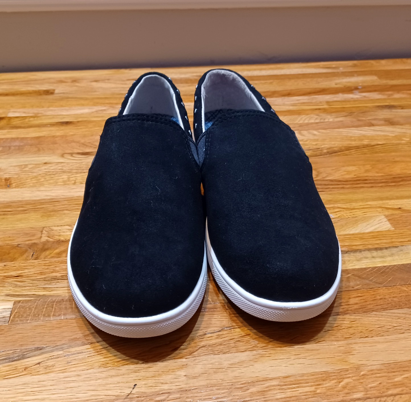 Spenco Santa Barbara Women’s Size 6 D Sneakers Rivet Slip-On Suede Shoes