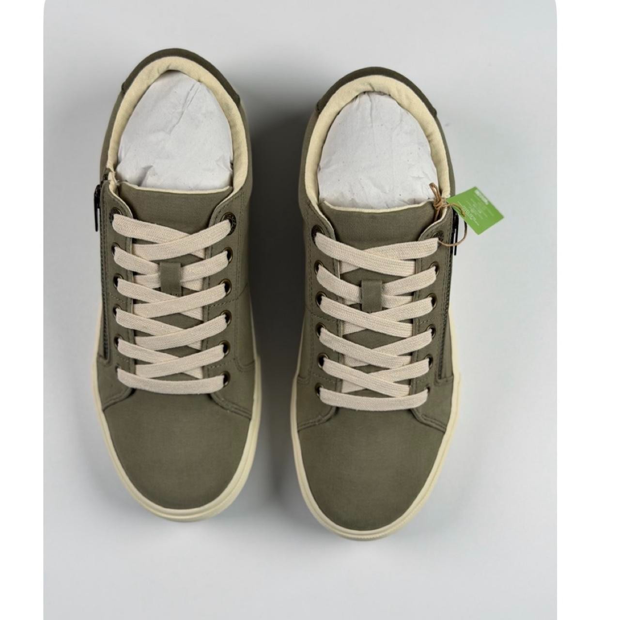 Taos Z Soul in Sage / Olive Distressed, Size 8