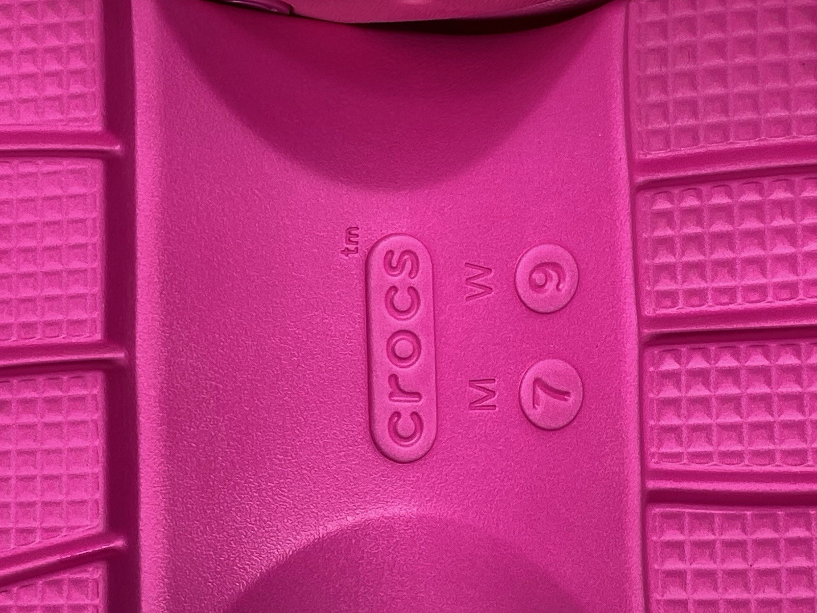 Crocs Unisex Pink Crush Durable Croslite Platform Clogs Size 7/9