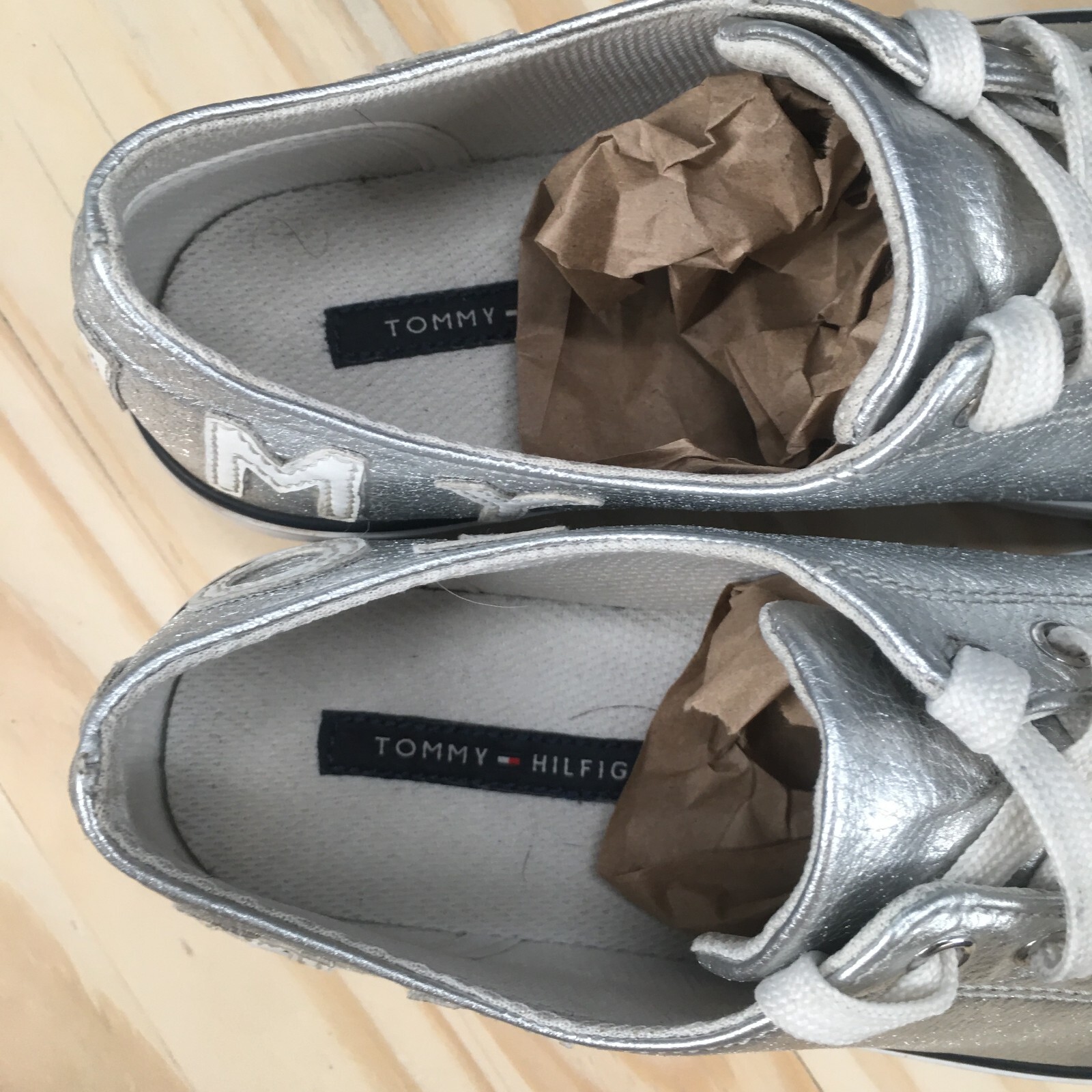 Tommy Hilfiger Shoes Womens 7.5M Helien Platform Sneakers Silver Lace Up Low Top